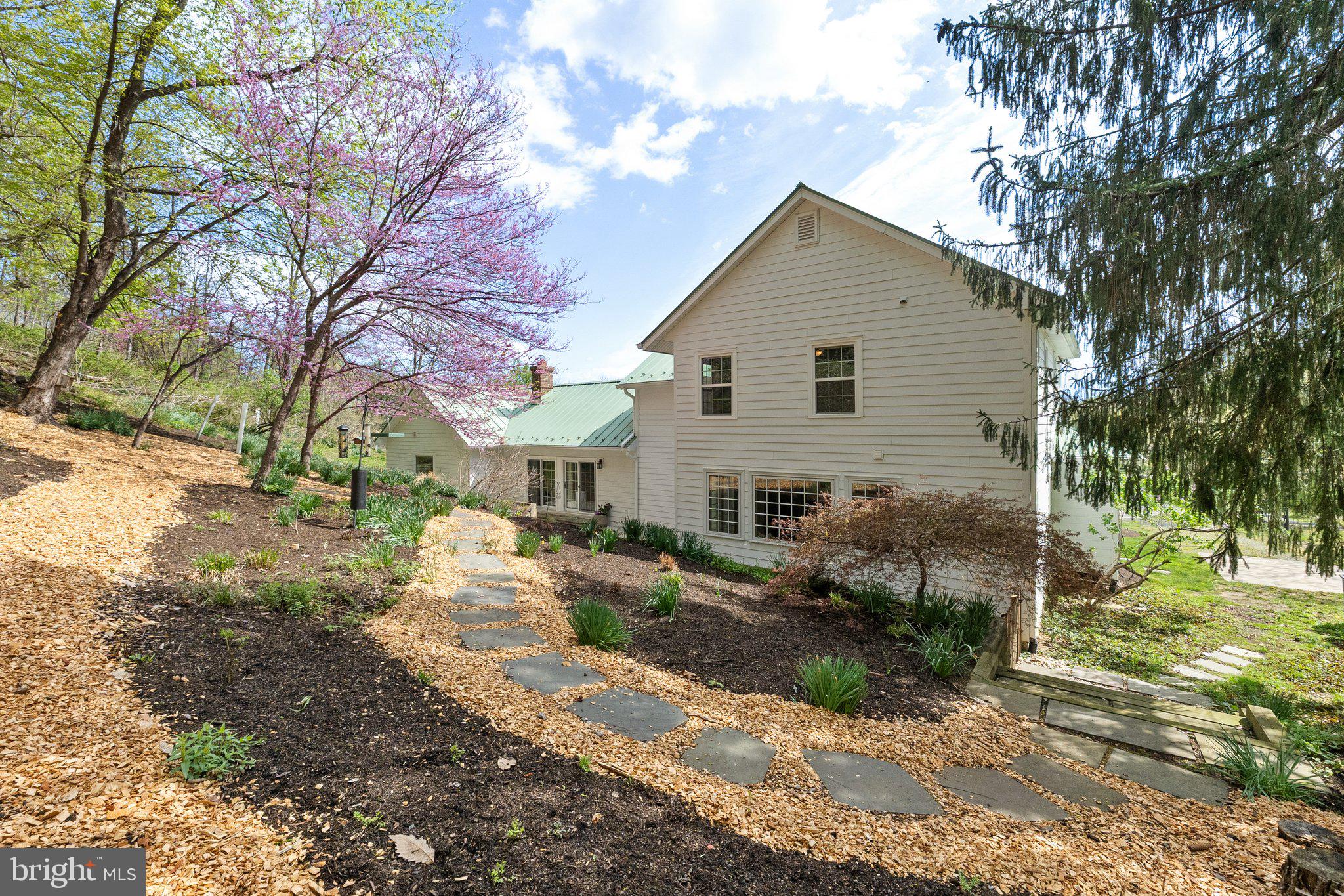 LEESBURG - Residential