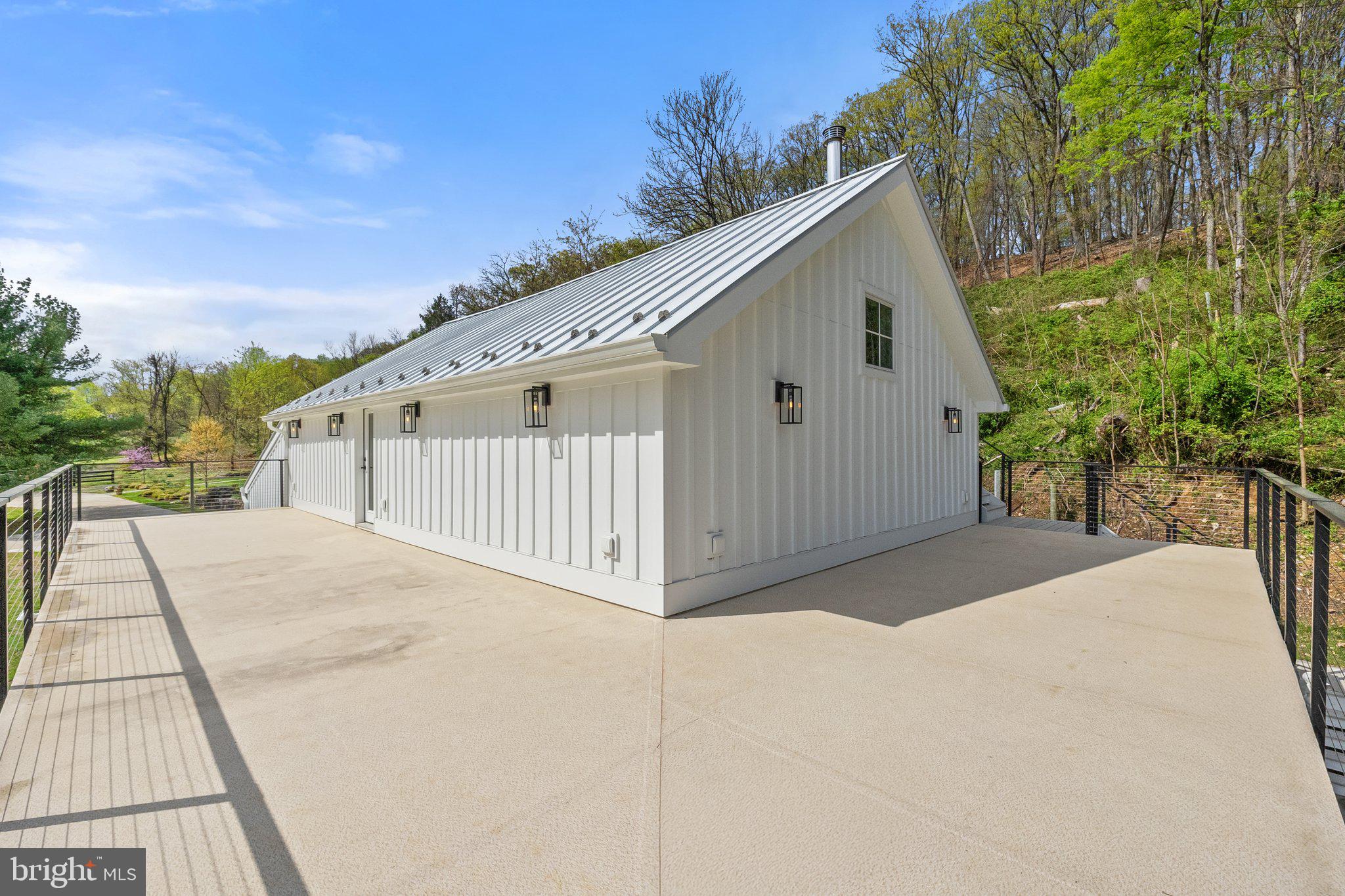 LEESBURG - Residential