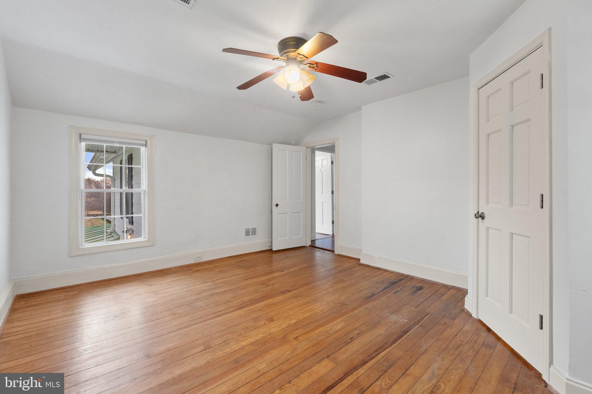 LEESBURG - Residential