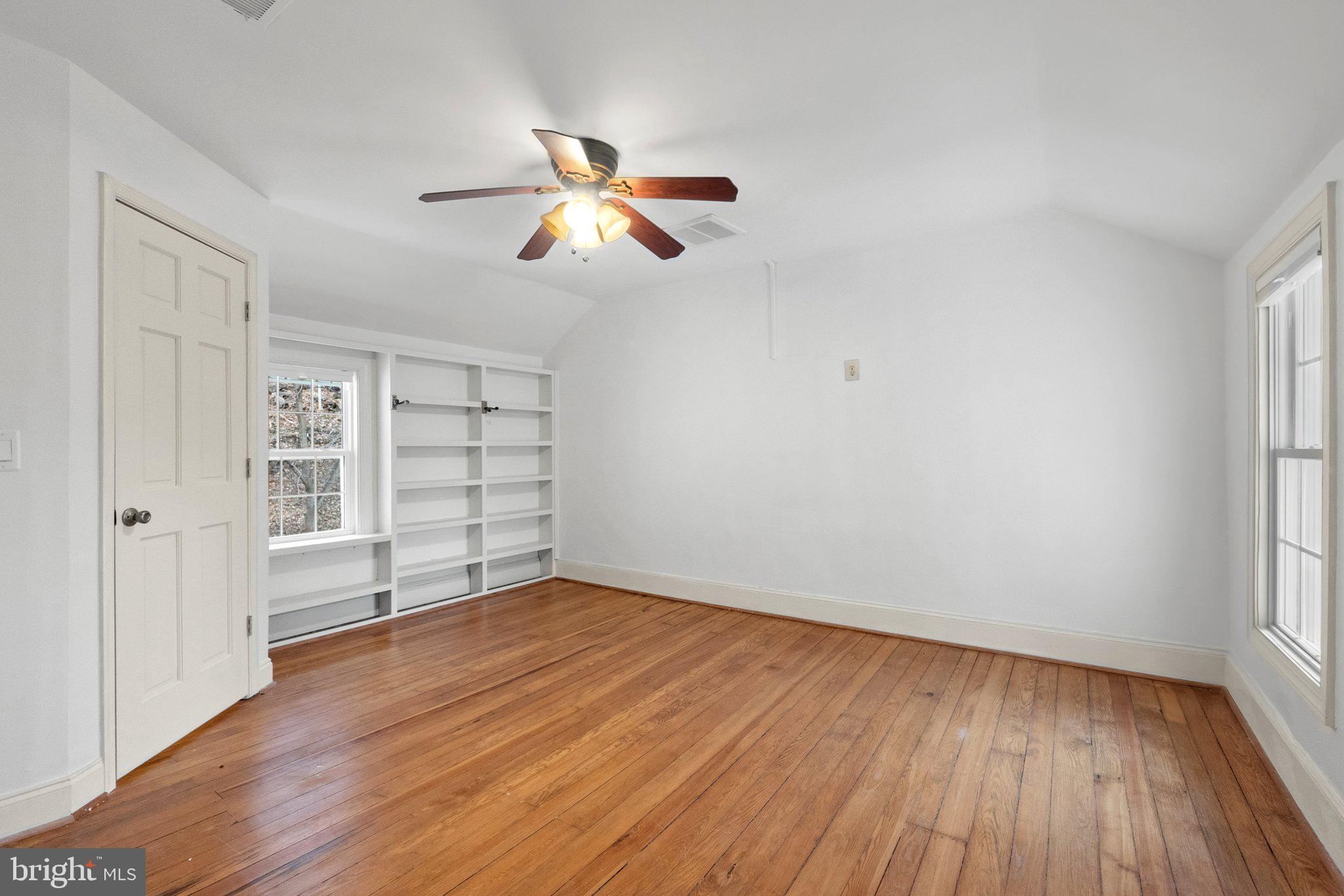 LEESBURG - Residential