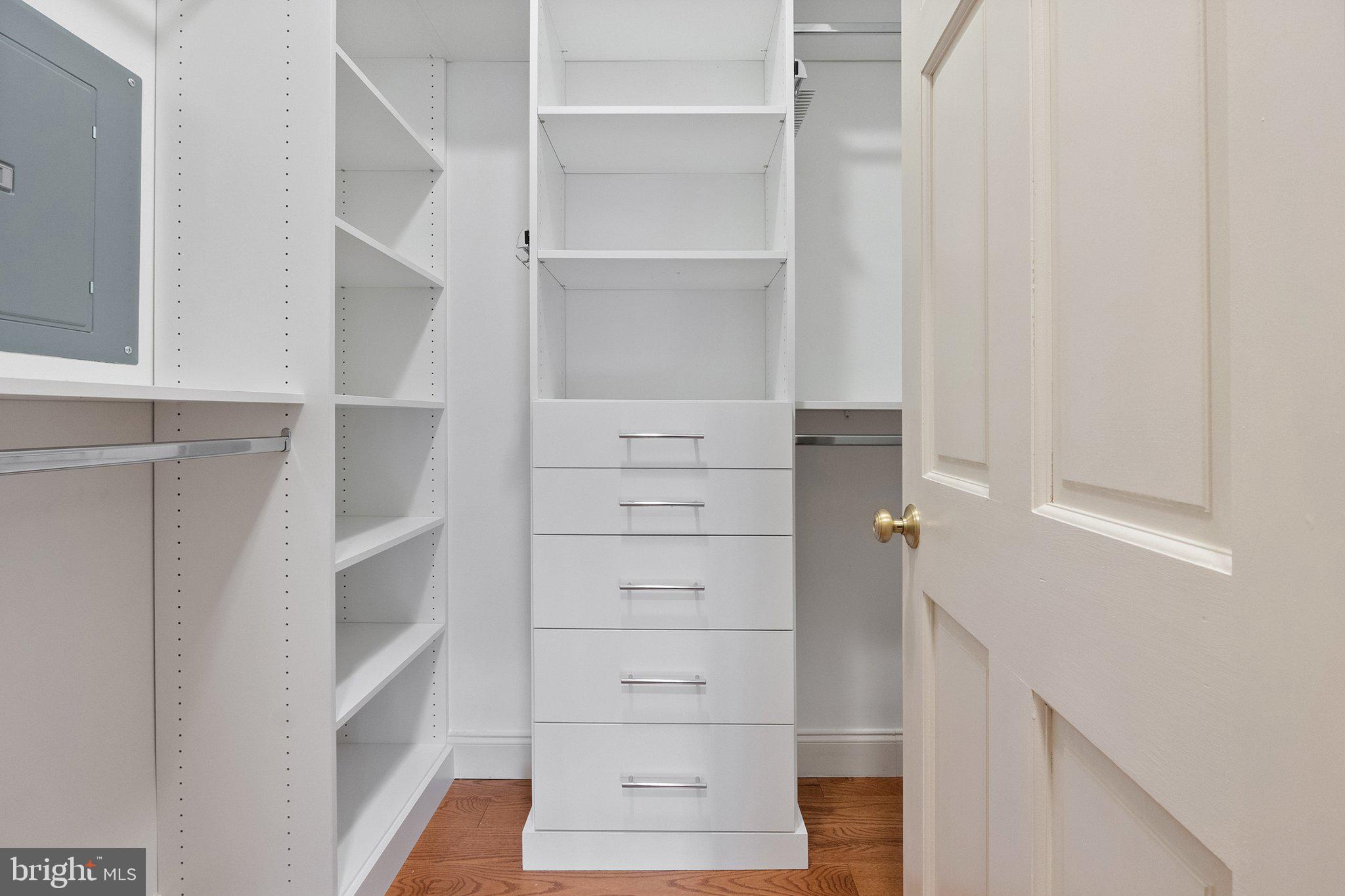 LEESBURG - Residential