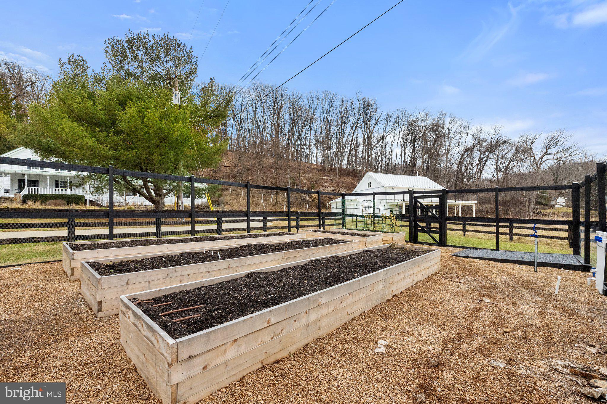 LEESBURG - Residential