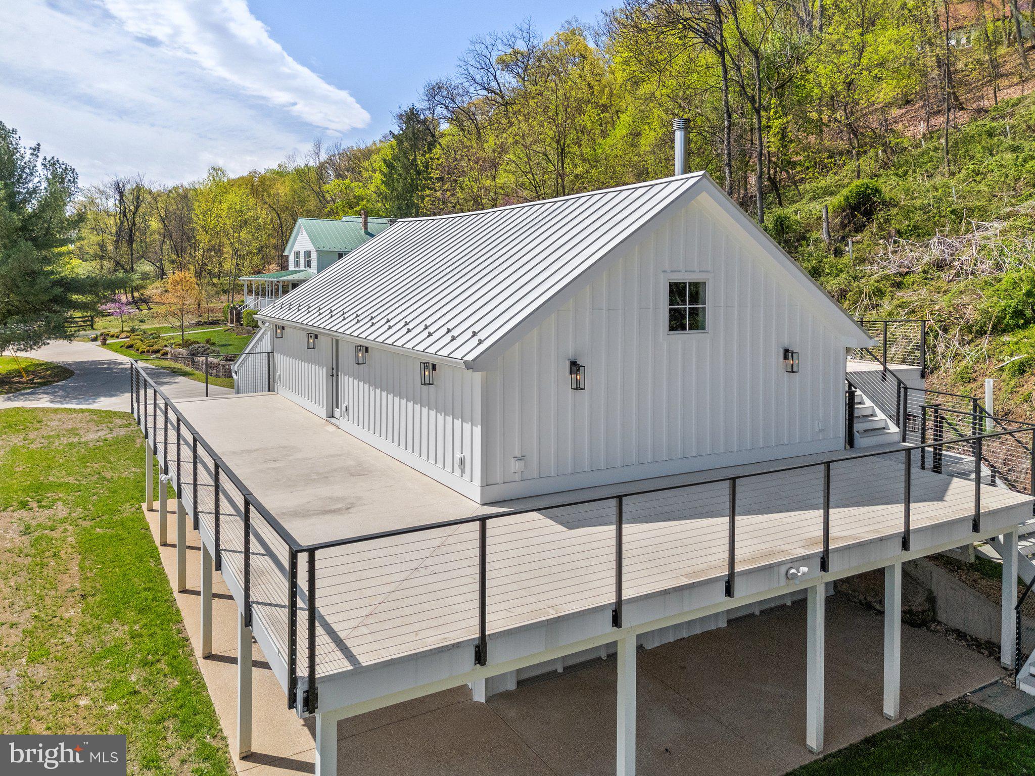 LEESBURG - Residential