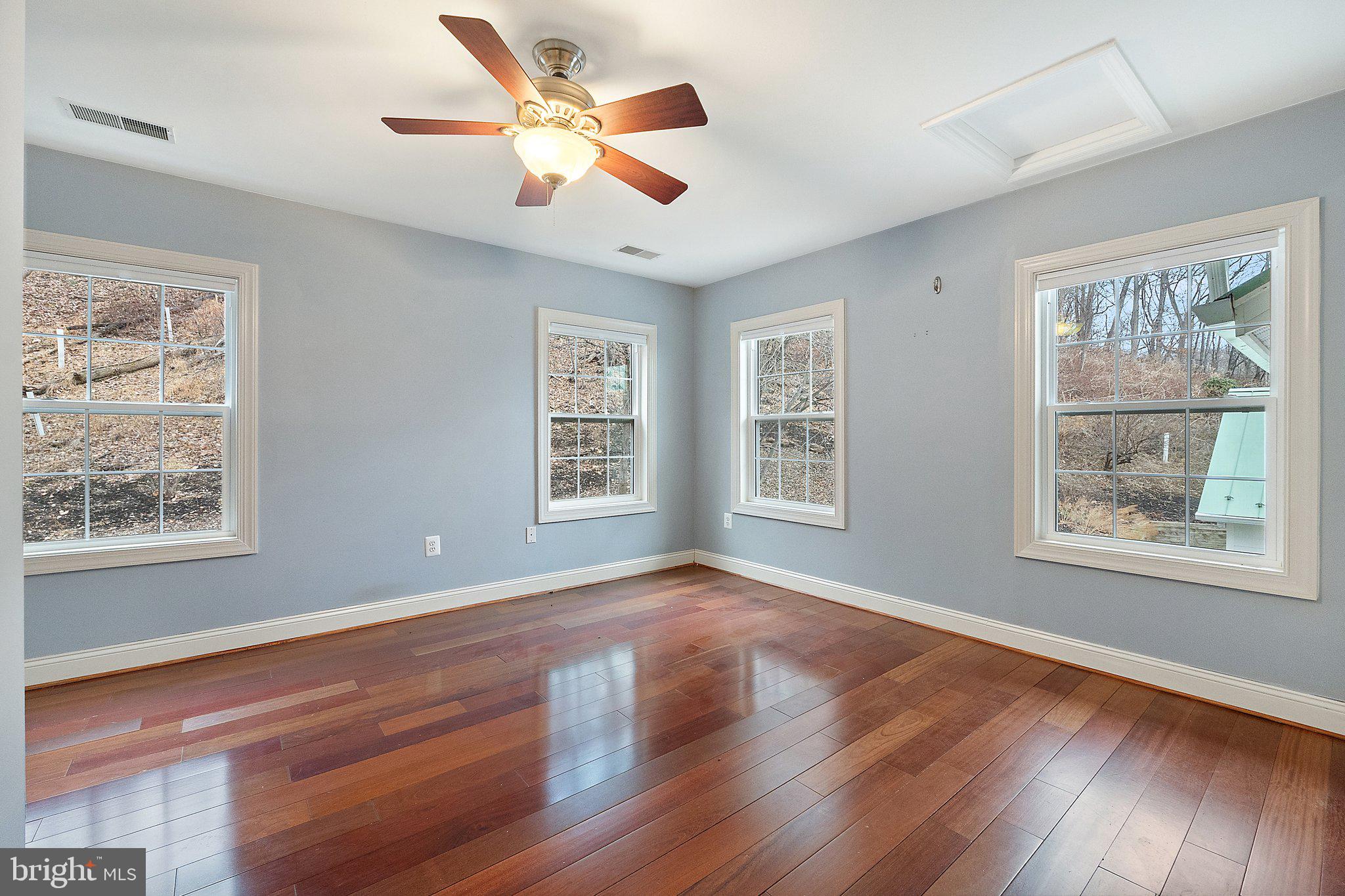 LEESBURG - Residential