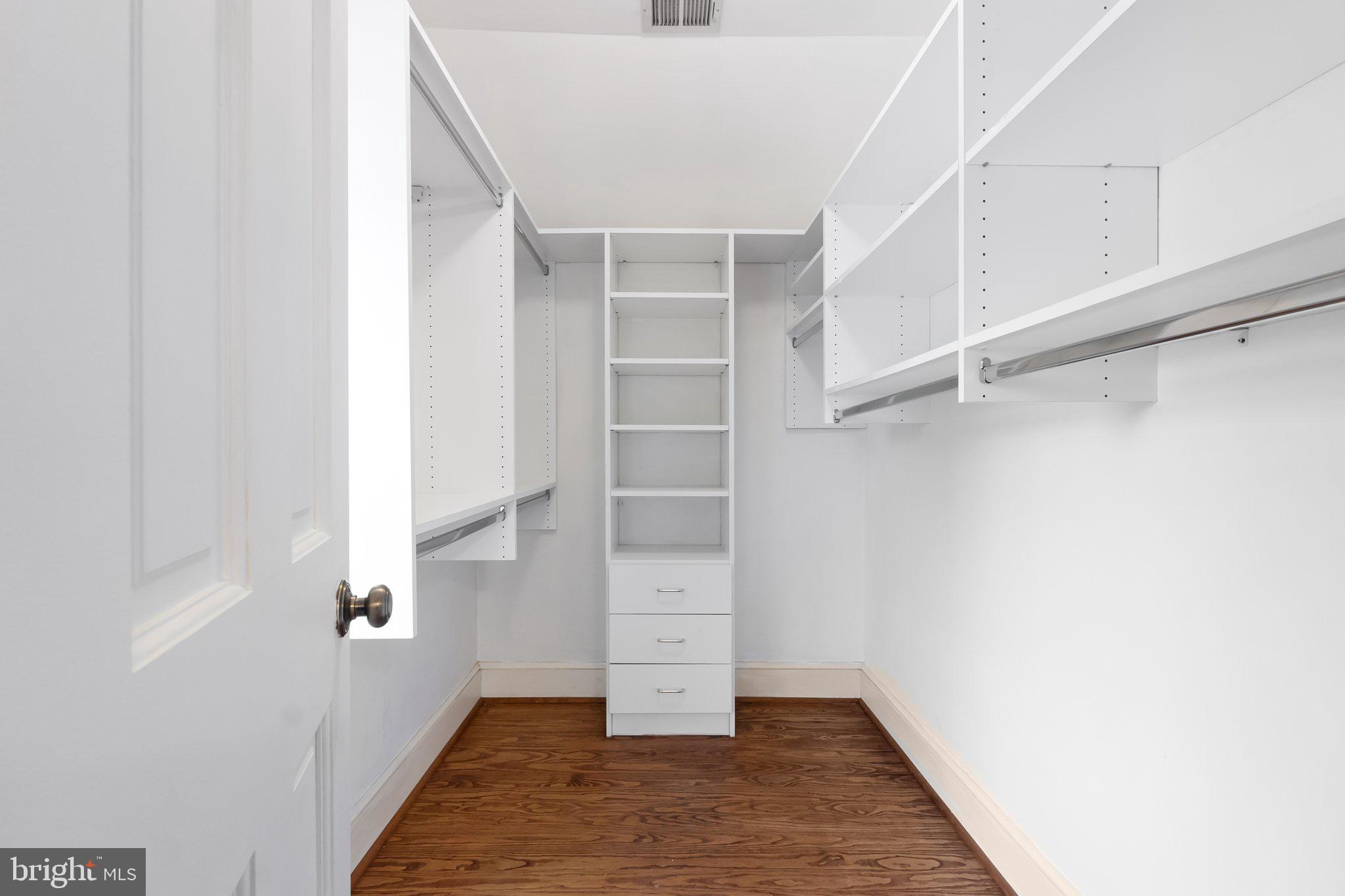 LEESBURG - Residential