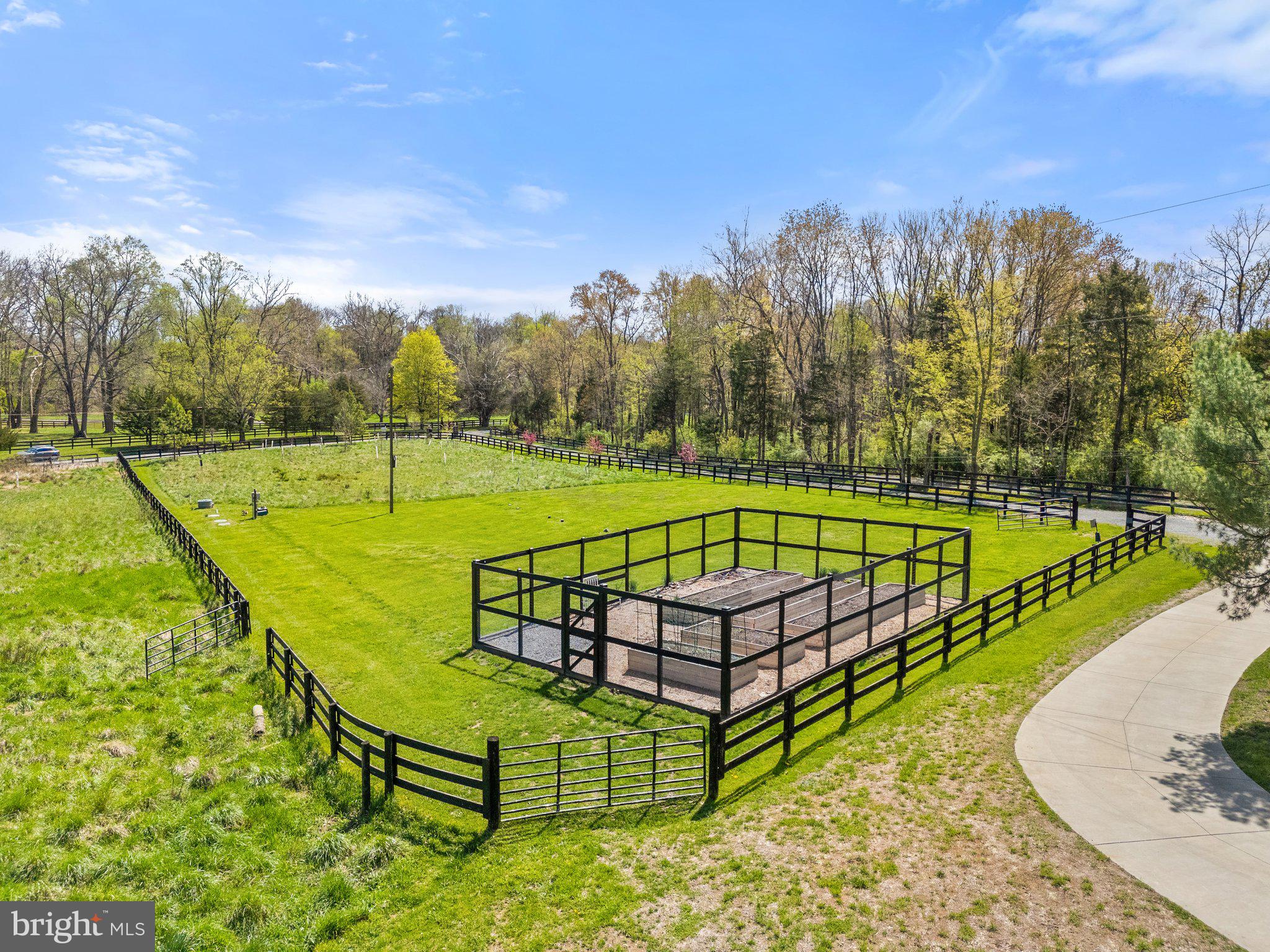 LEESBURG - Residential