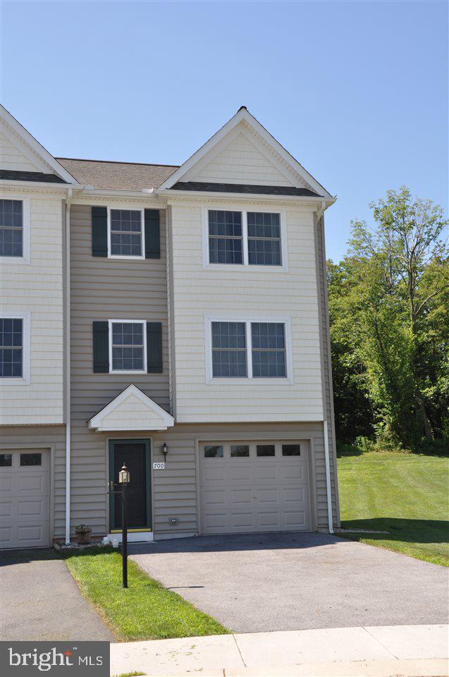 ENCLAVE AT HUNTER CREEK - Residential