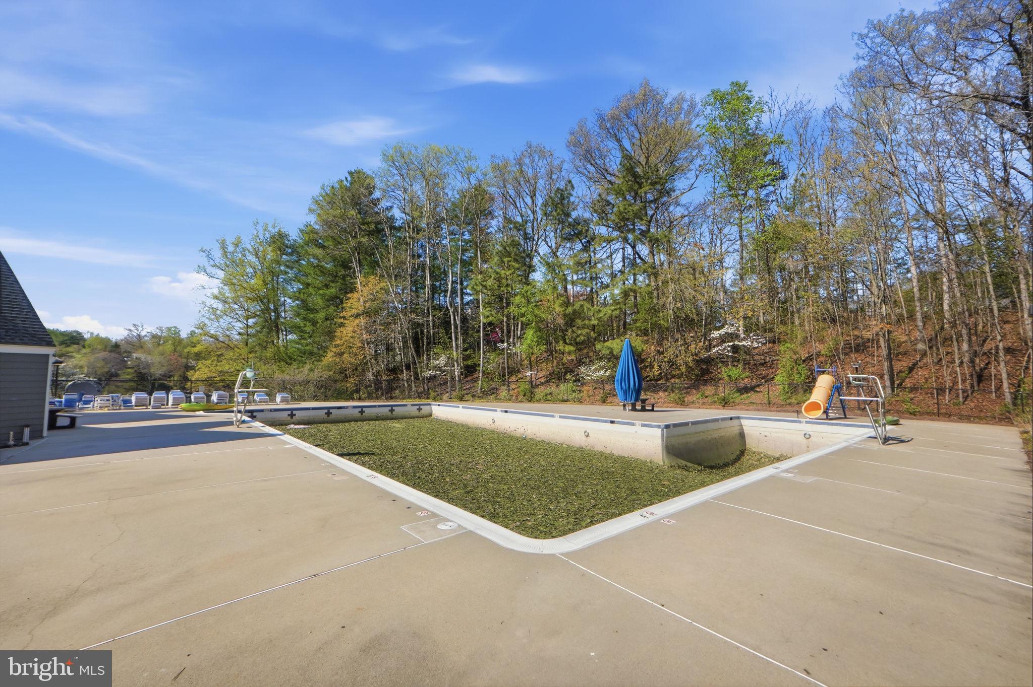 VILLA RIDGE CONDOMINIUMS - Residential