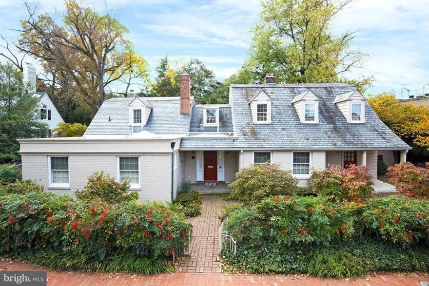 This charming detached house in the East Village offers 2 level living. Large South lot level w/ house. Gardens, pool, garden views from new gourmet kitchen, dining room and library. 7 brs, including 2 room suite on entry w/ full ba. 5 brs, 3 bas up, large master w/ deck & sitting room. Storage. PARKING.