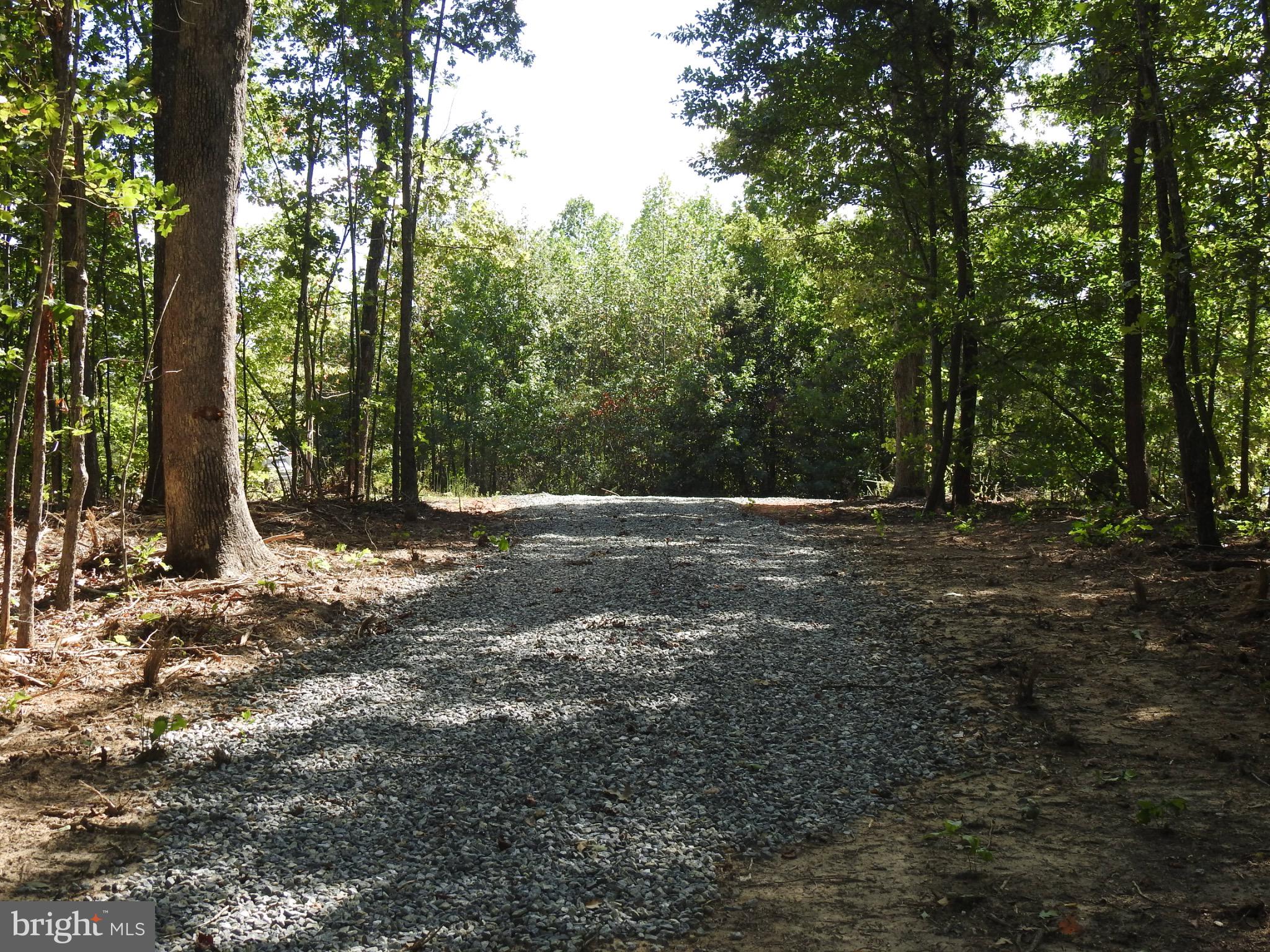 EQUESTRIAN LANDING - Land