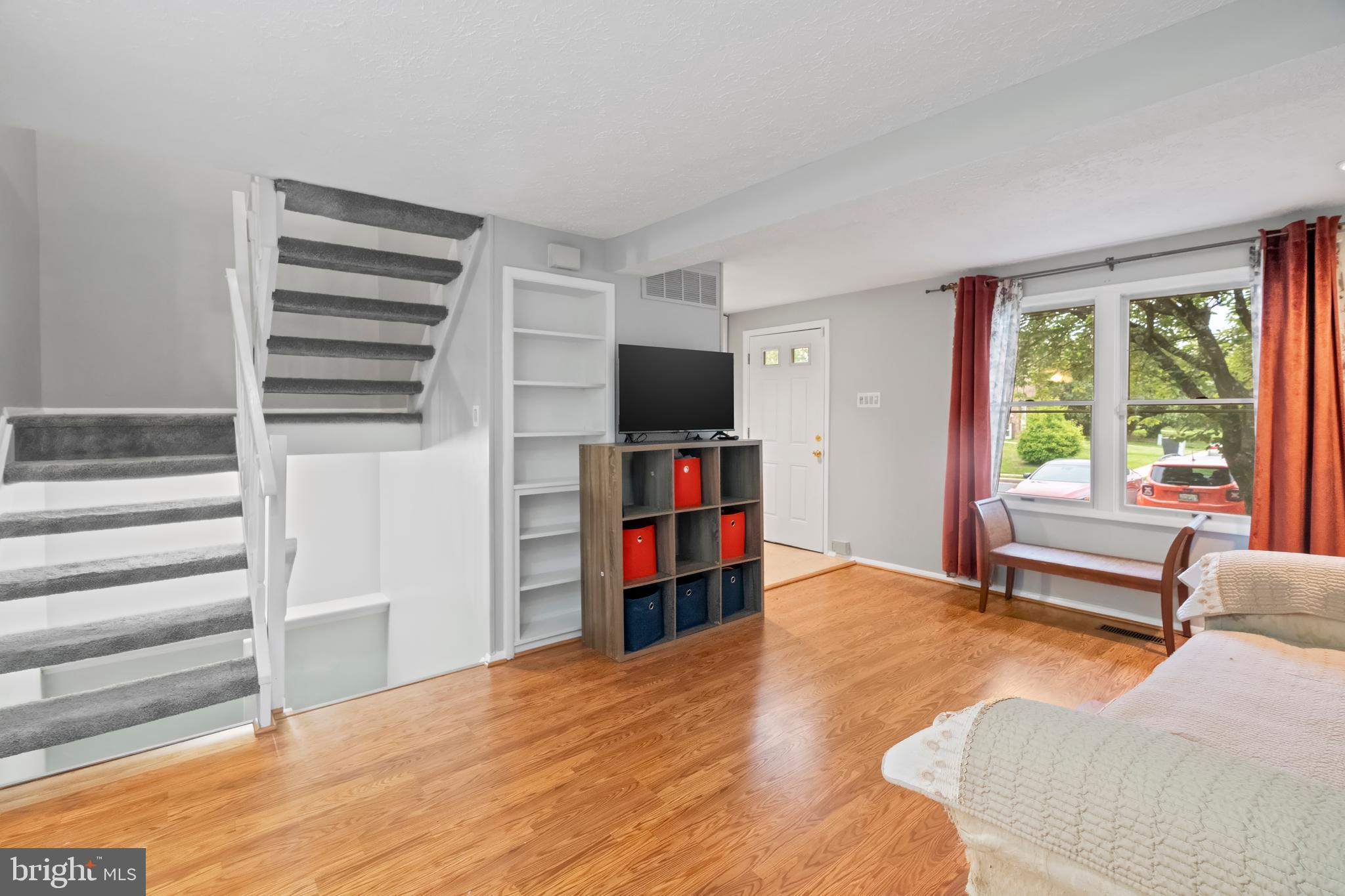 QUEEN ANNE VILLAGE - Residential