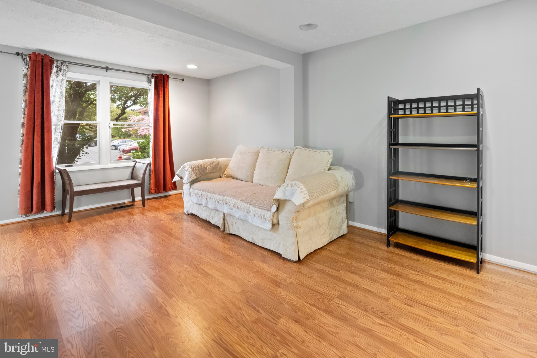 QUEEN ANNE VILLAGE - Residential