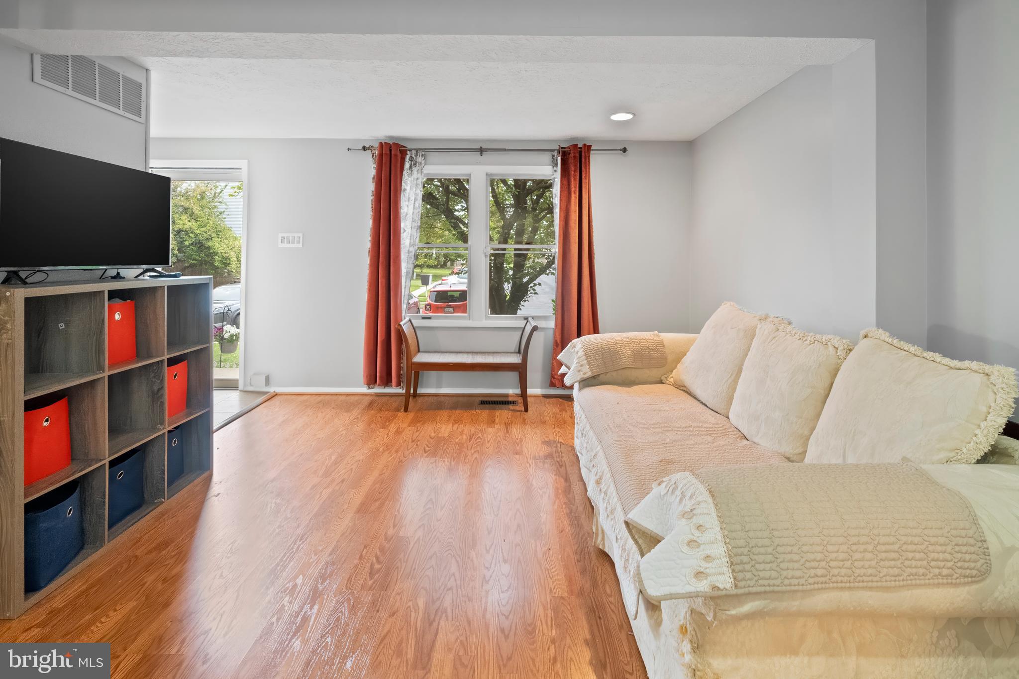 QUEEN ANNE VILLAGE - Residential