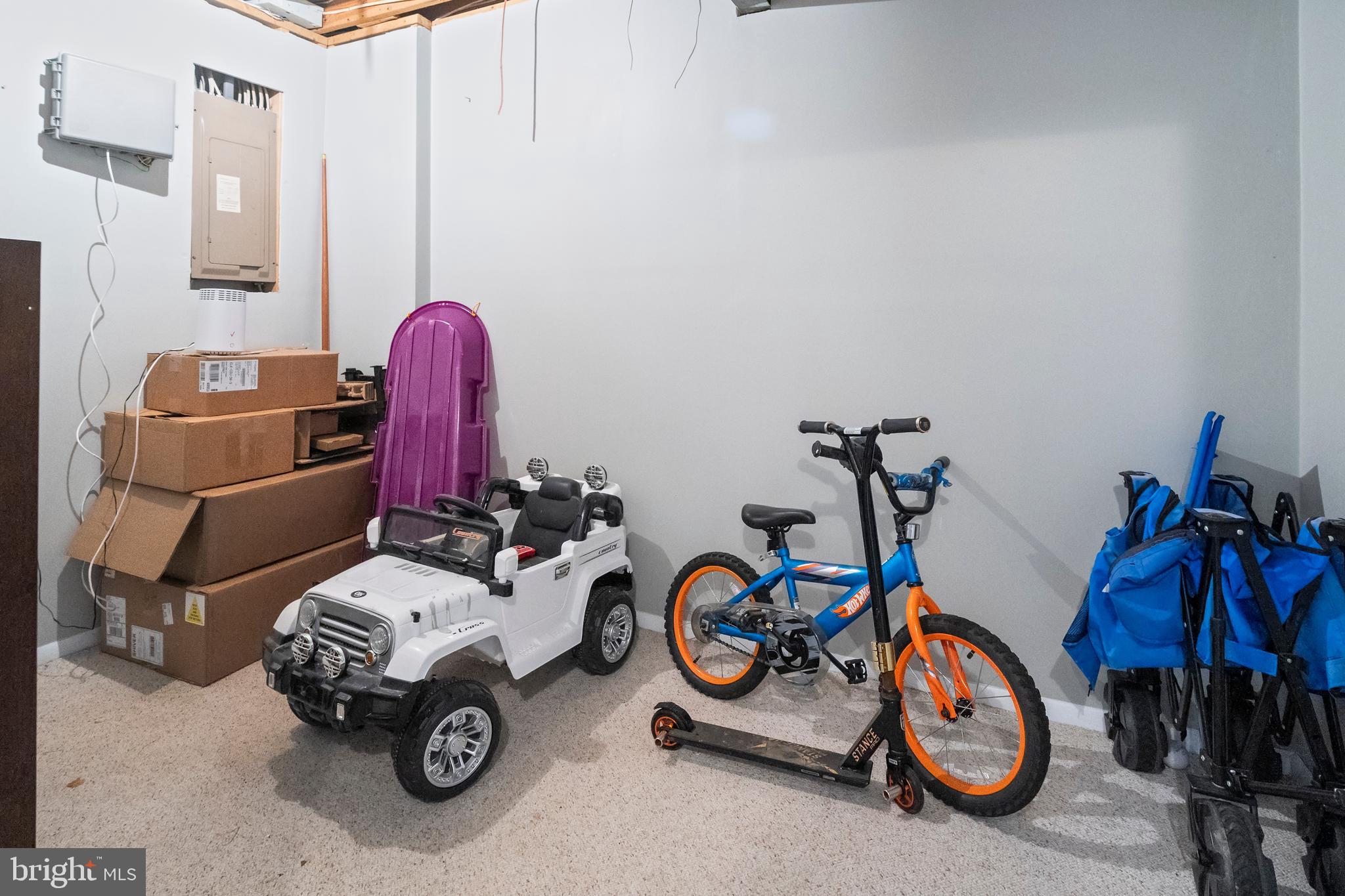 QUEEN ANNE VILLAGE - Residential