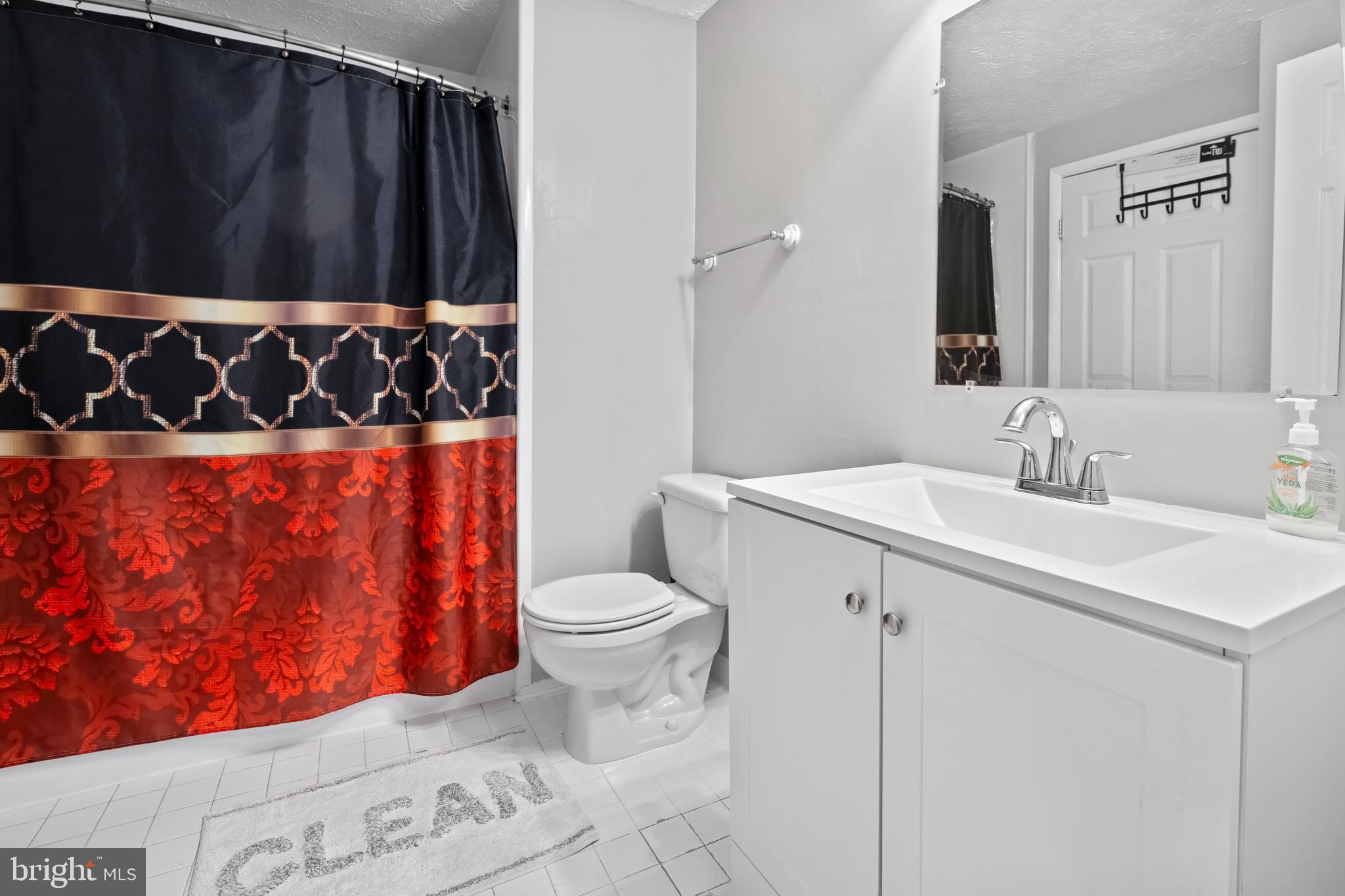 QUEEN ANNE VILLAGE - Residential