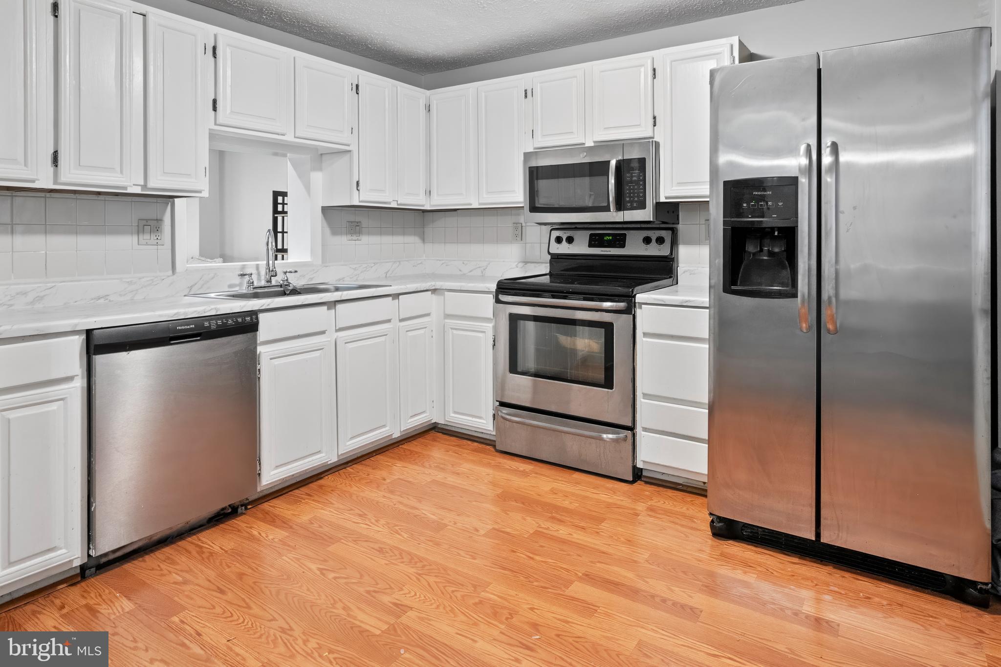 QUEEN ANNE VILLAGE - Residential