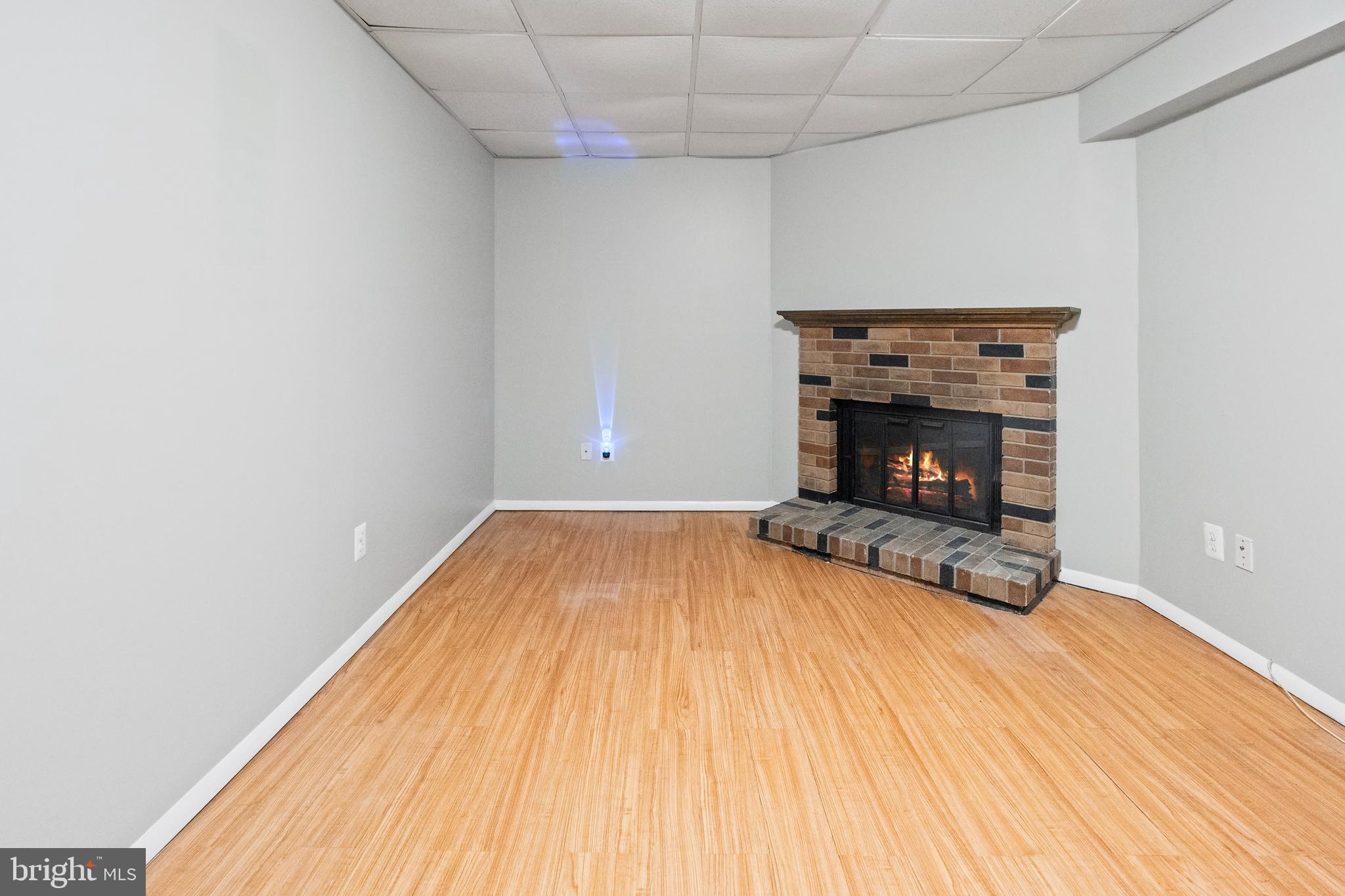 QUEEN ANNE VILLAGE - Residential