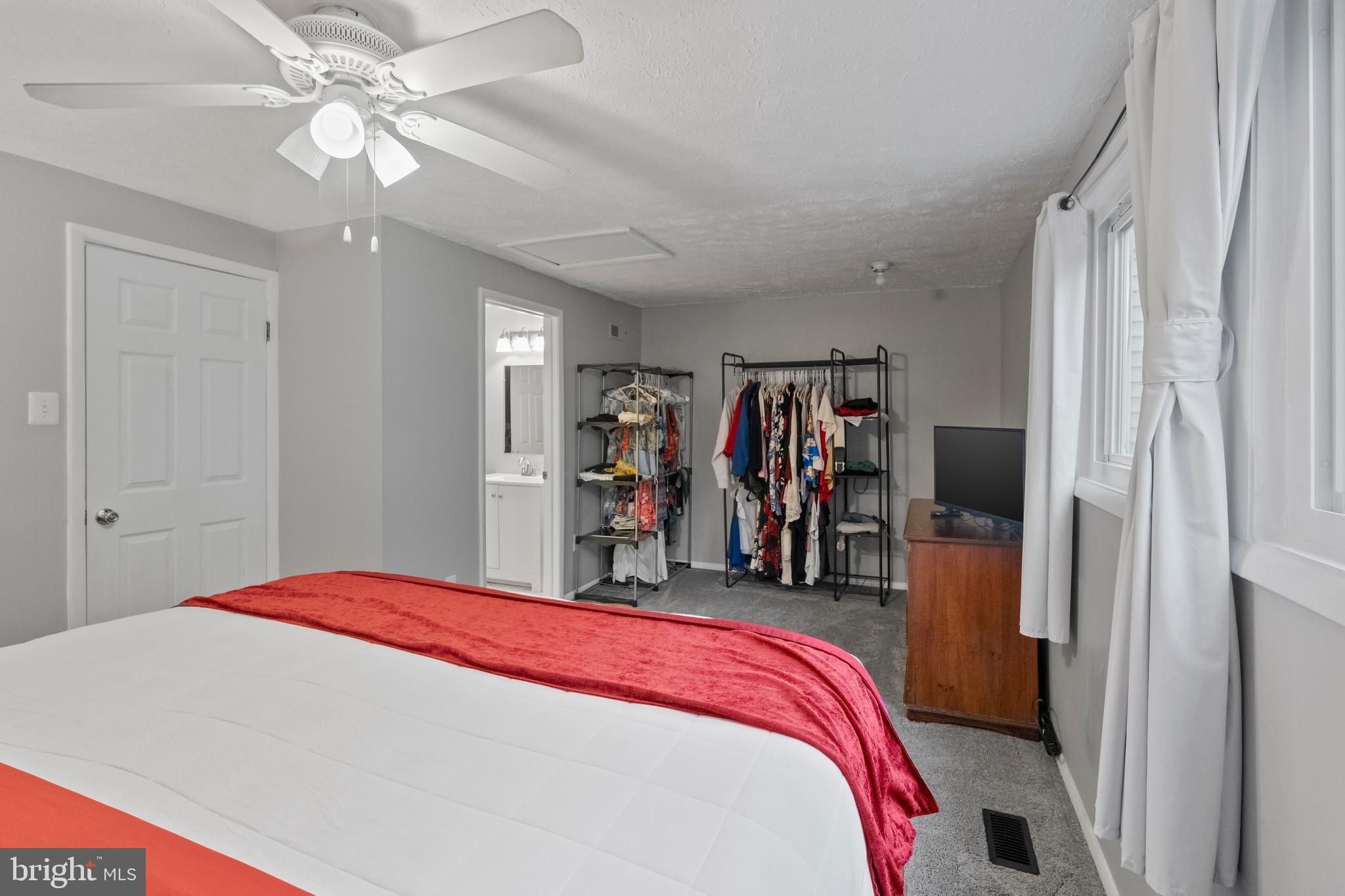 QUEEN ANNE VILLAGE - Residential