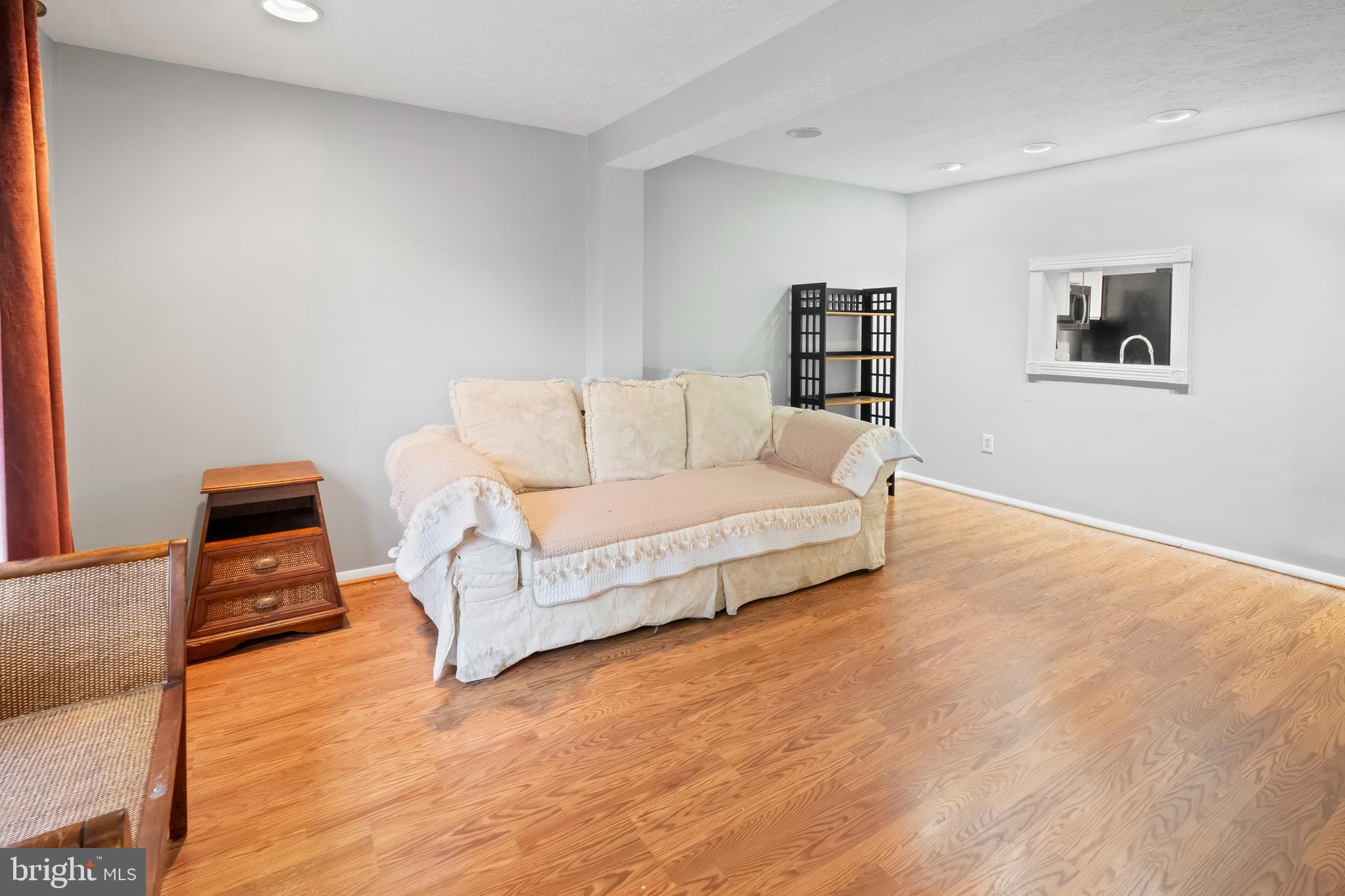 QUEEN ANNE VILLAGE - Residential