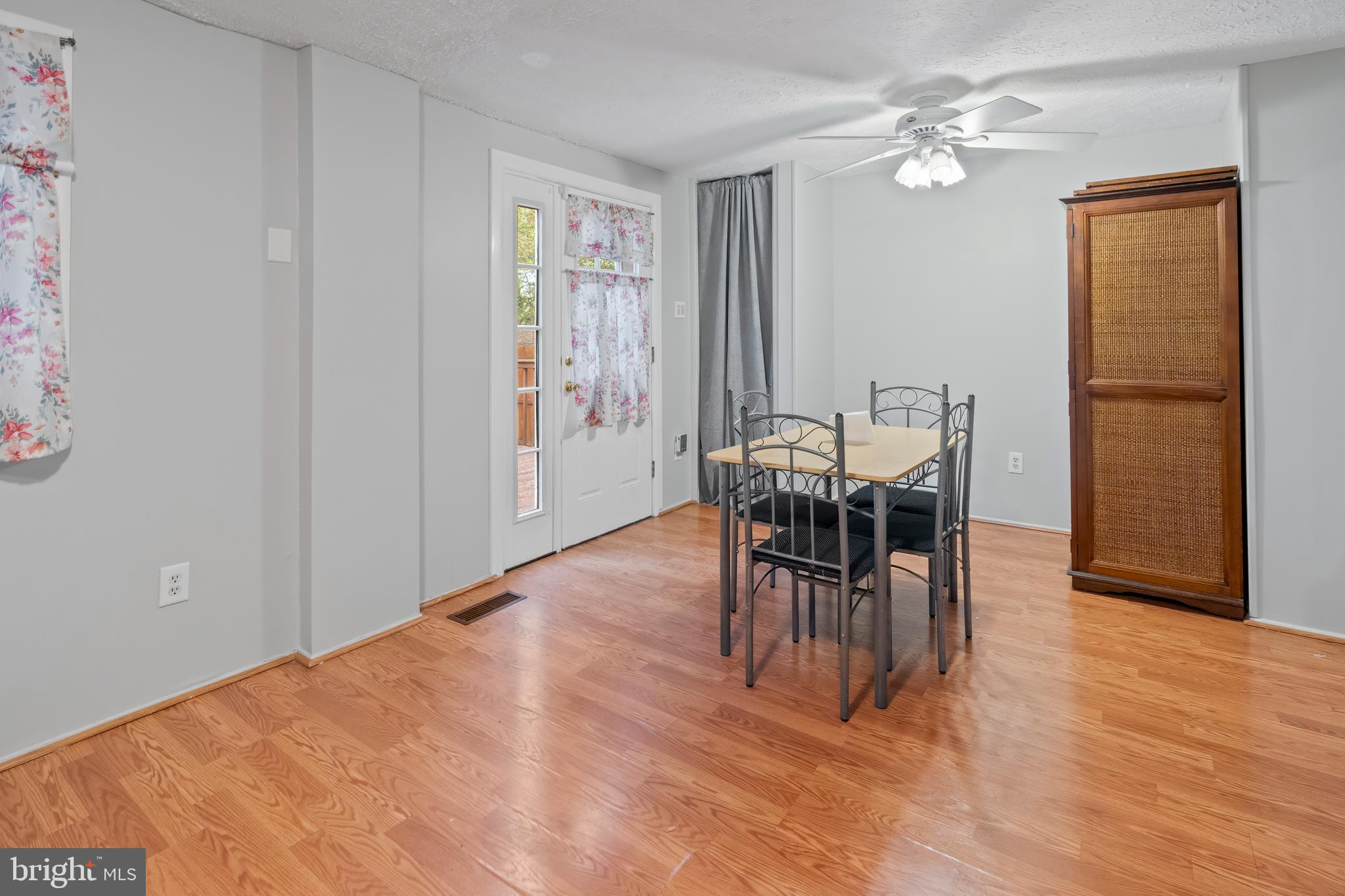 QUEEN ANNE VILLAGE - Residential