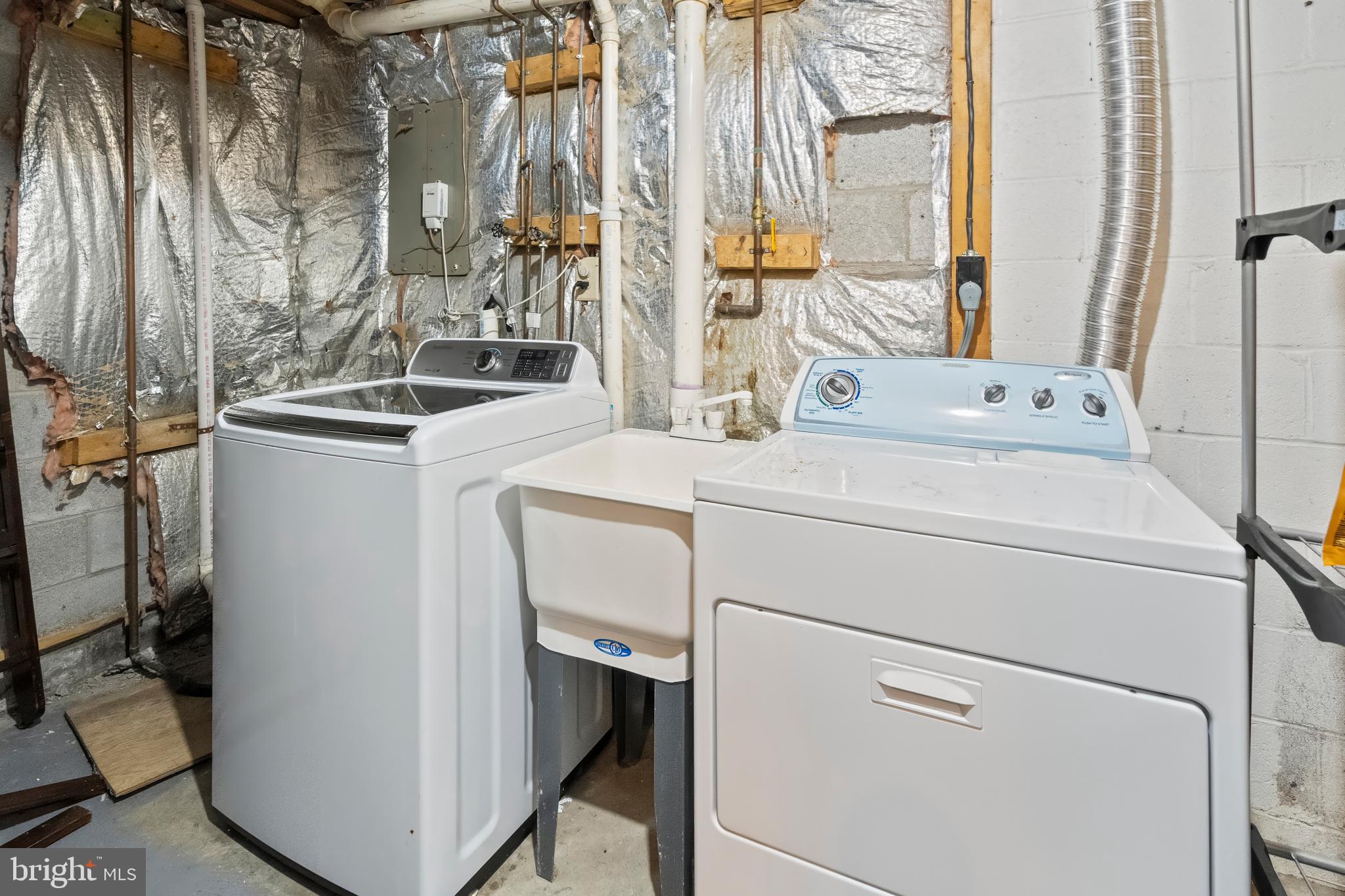 QUEEN ANNE VILLAGE - Residential