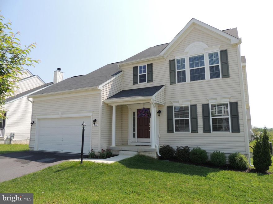 REDUCED! MOVE IN READY! CAN SETTLE QUICKLY. Excellent Commuter location.Desirable Fairfax Crossing Subd,Front Porch w/Architectural Pillars,Deck,Recess Lighting,Sep Dining Rm,Kitchen Pantry, Ctr Island,Living Rm w/Wood burning FP w/Slate Surround & Mantel,Mstr Suite offers Cathedral Ceiling,Walk-in Closet,Mstr BA w/Dbl vanities,tub & sep shower.Unfin Bsmt w/Rough-in. Corner Lot.