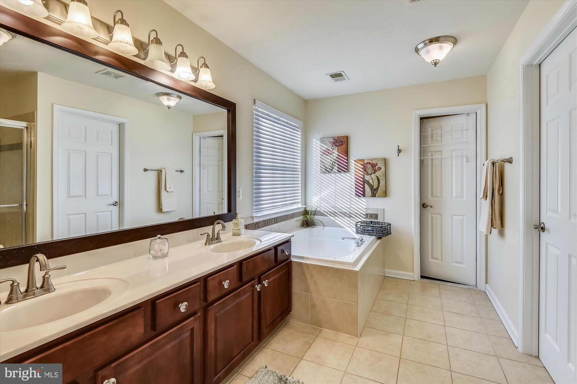 BROADLANDS - Residential