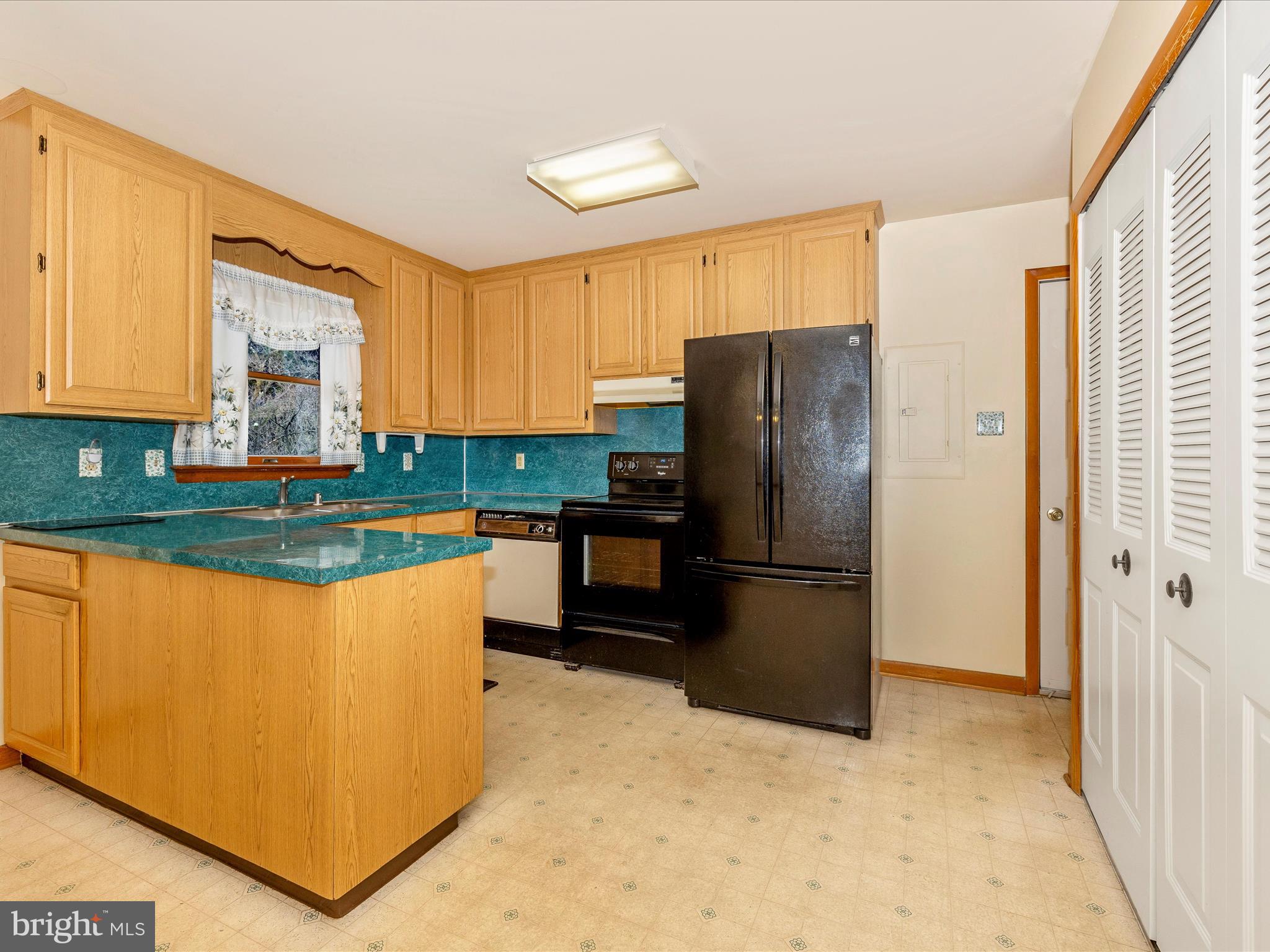 POTOMAC MANOR - Residential