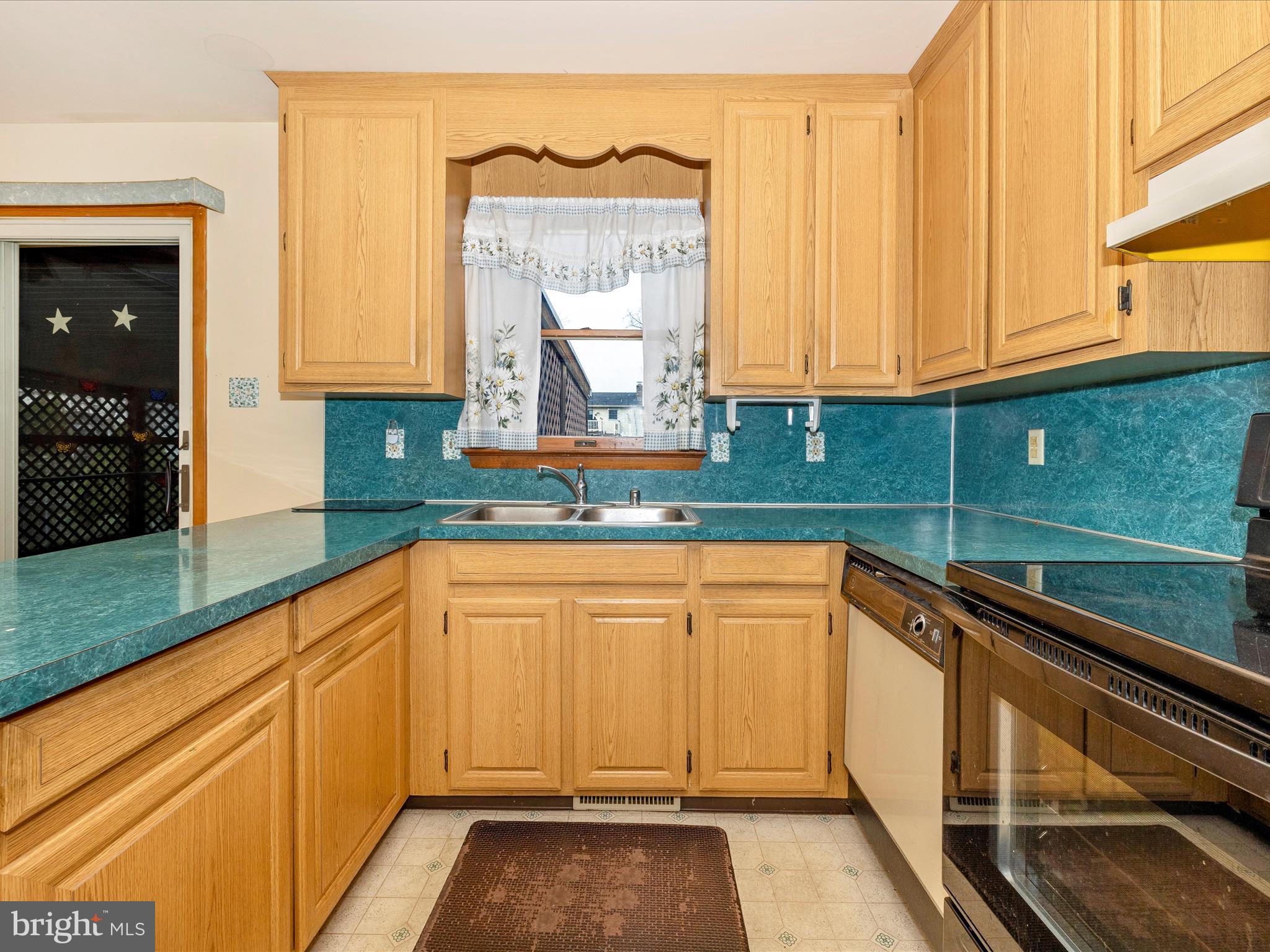 POTOMAC MANOR - Residential