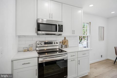 2111 N LINCOLN STREET ARLINGTON VA 22207