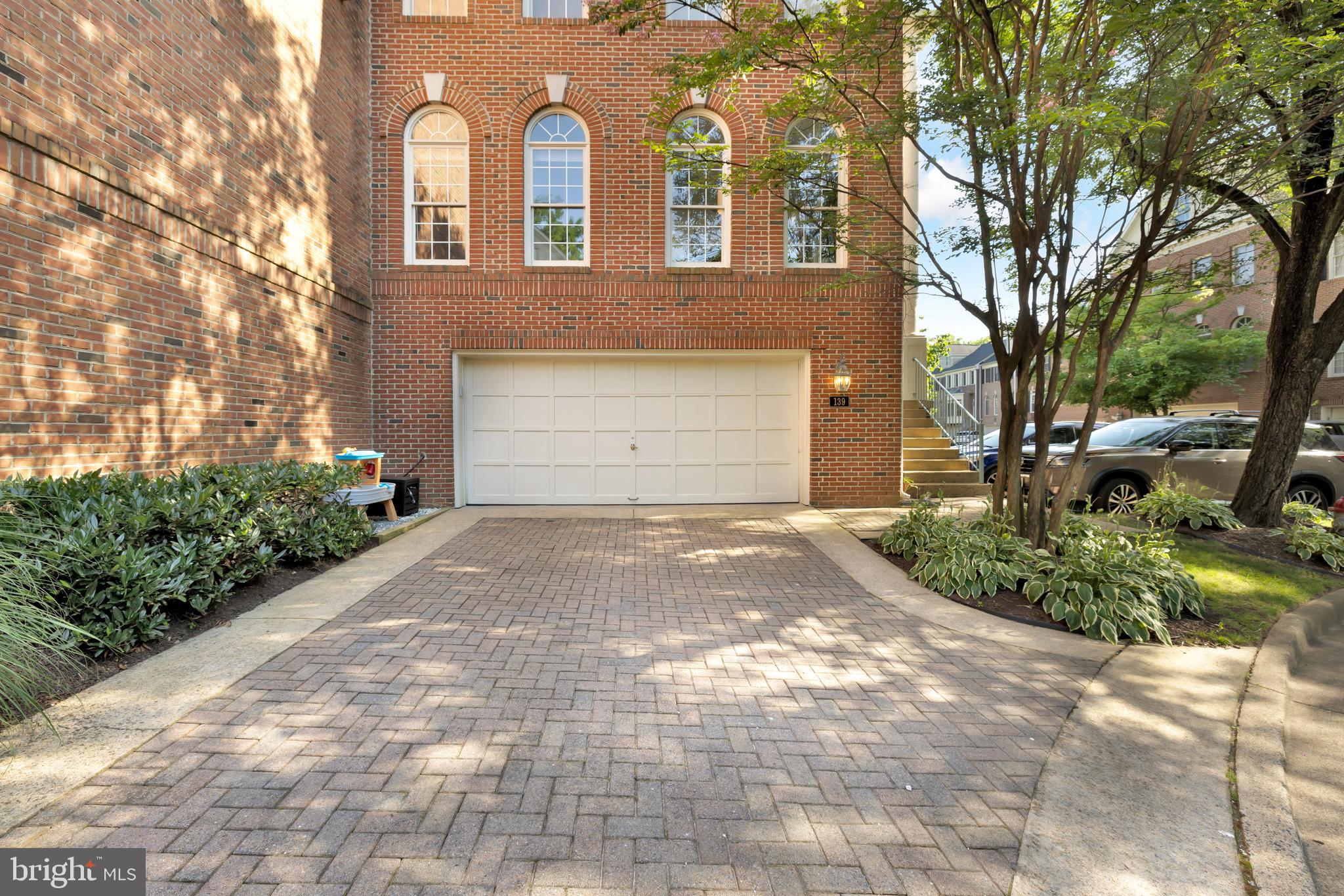 REES ESTATE - Residential