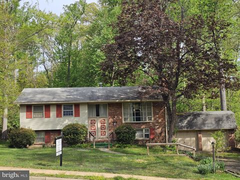 Photo of 117 Kingsley Road SW, VIENNA, VA 22180 (MLS # VAFX2303888)