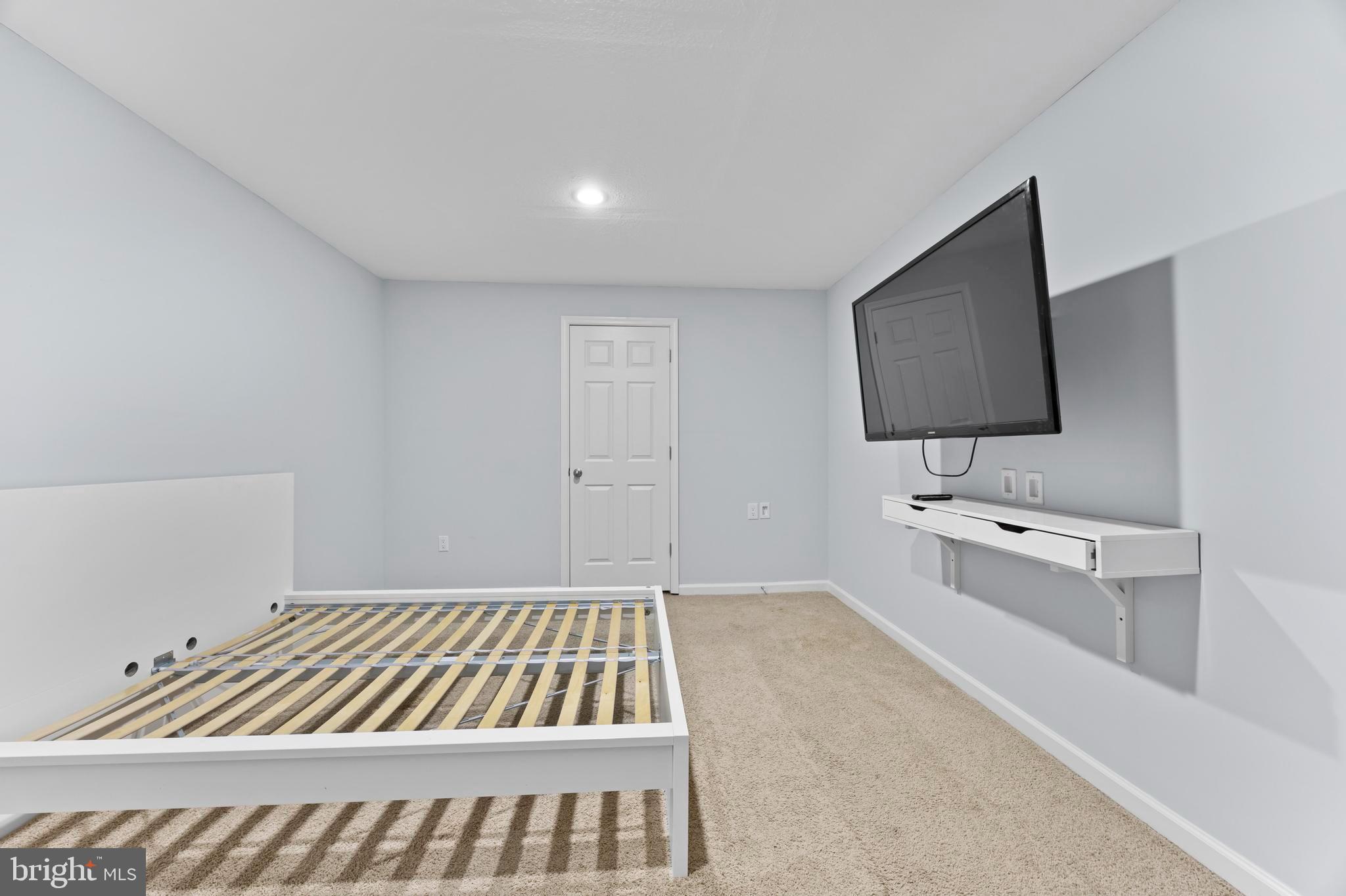 EAGLES POINTE - Residential