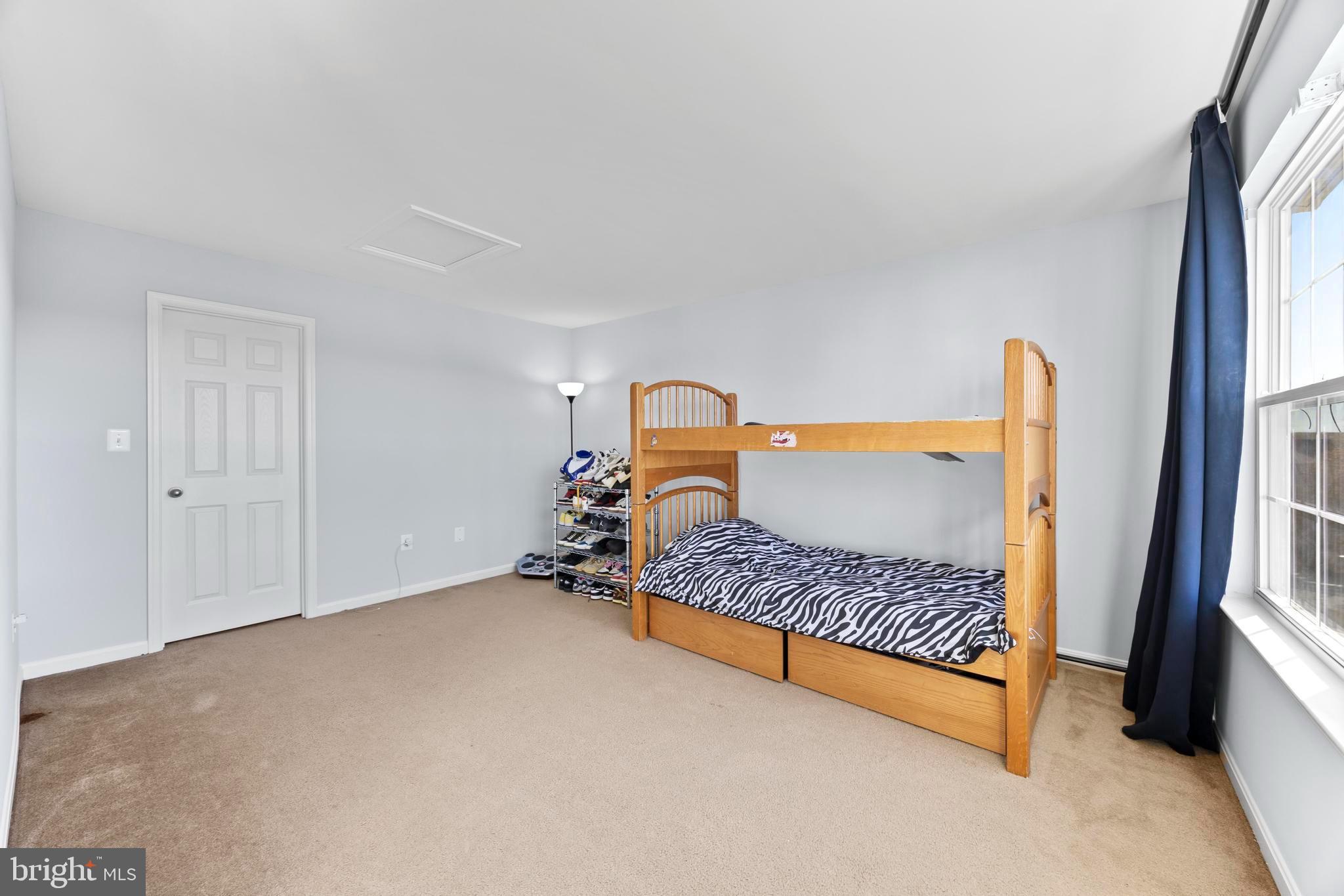 EAGLES POINTE - Residential