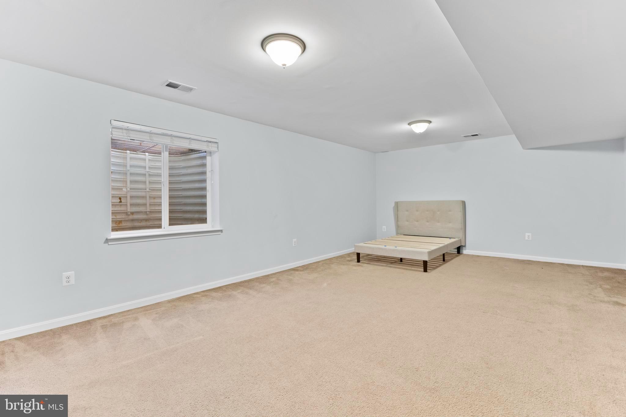 EAGLES POINTE - Residential