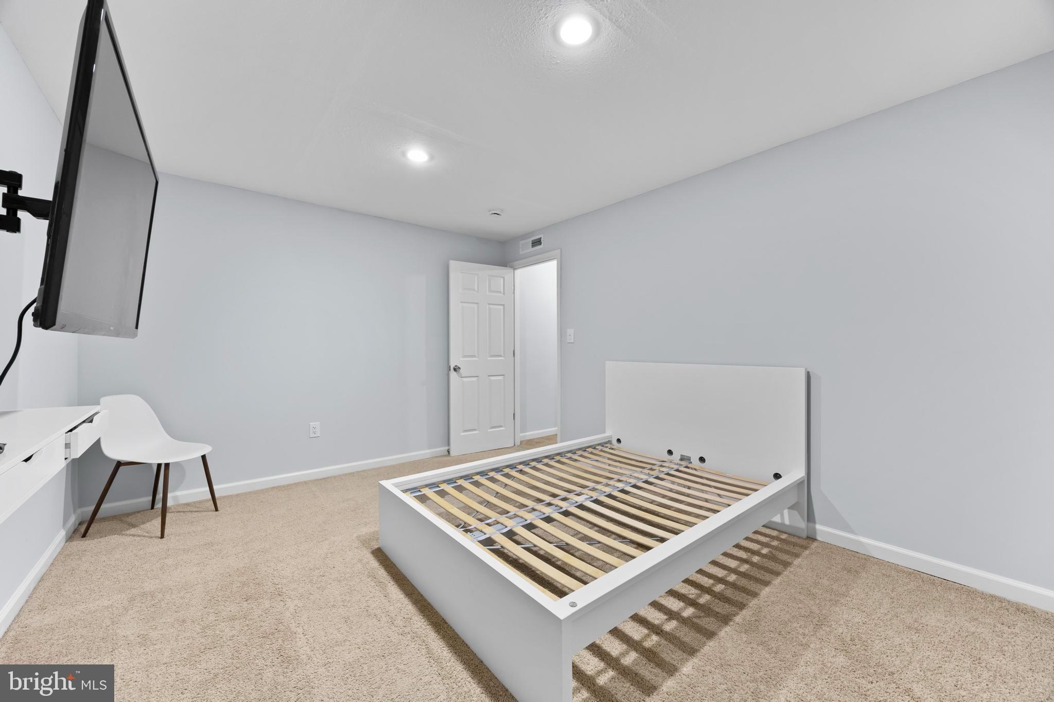 EAGLES POINTE - Residential