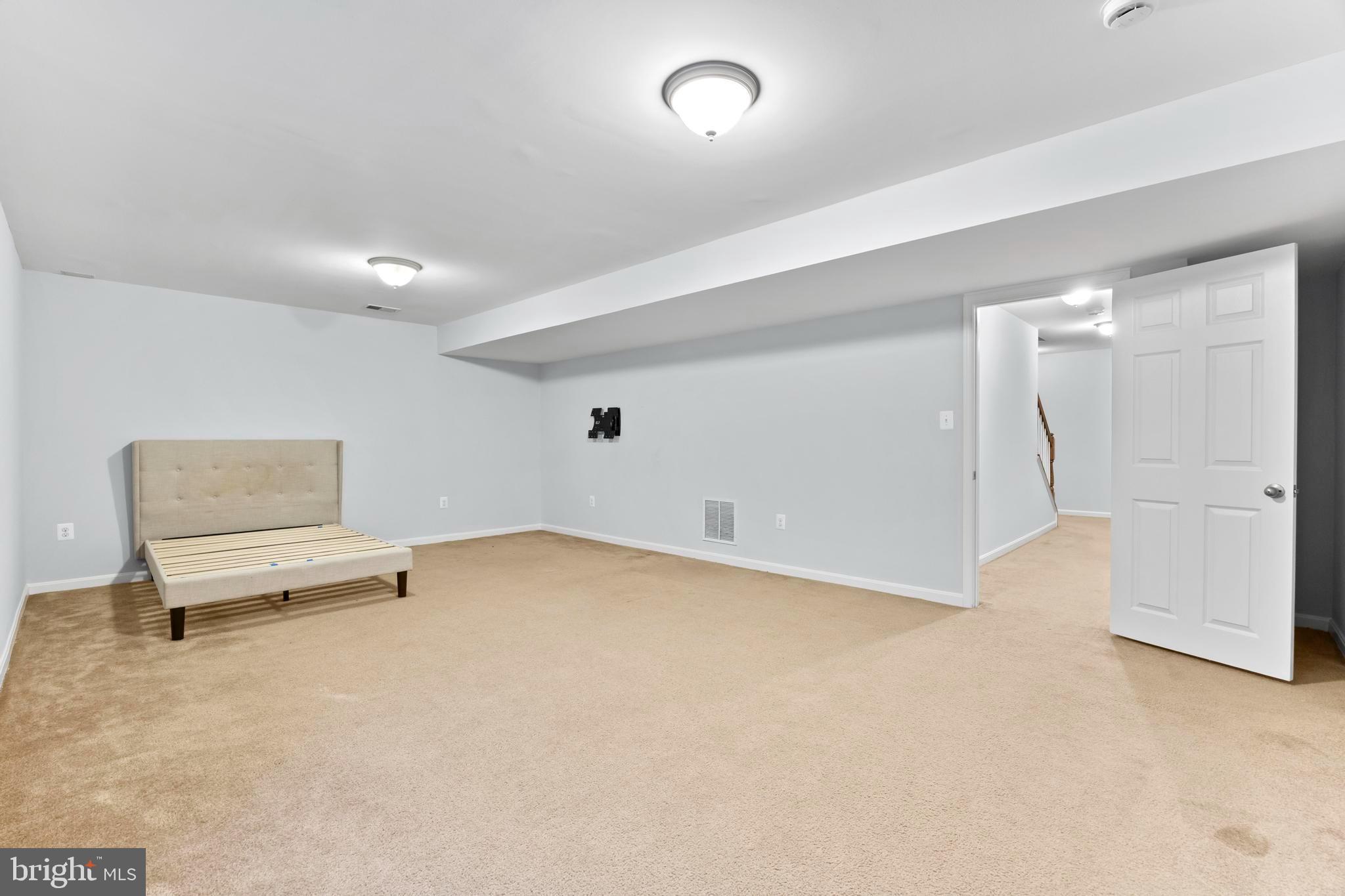 EAGLES POINTE - Residential