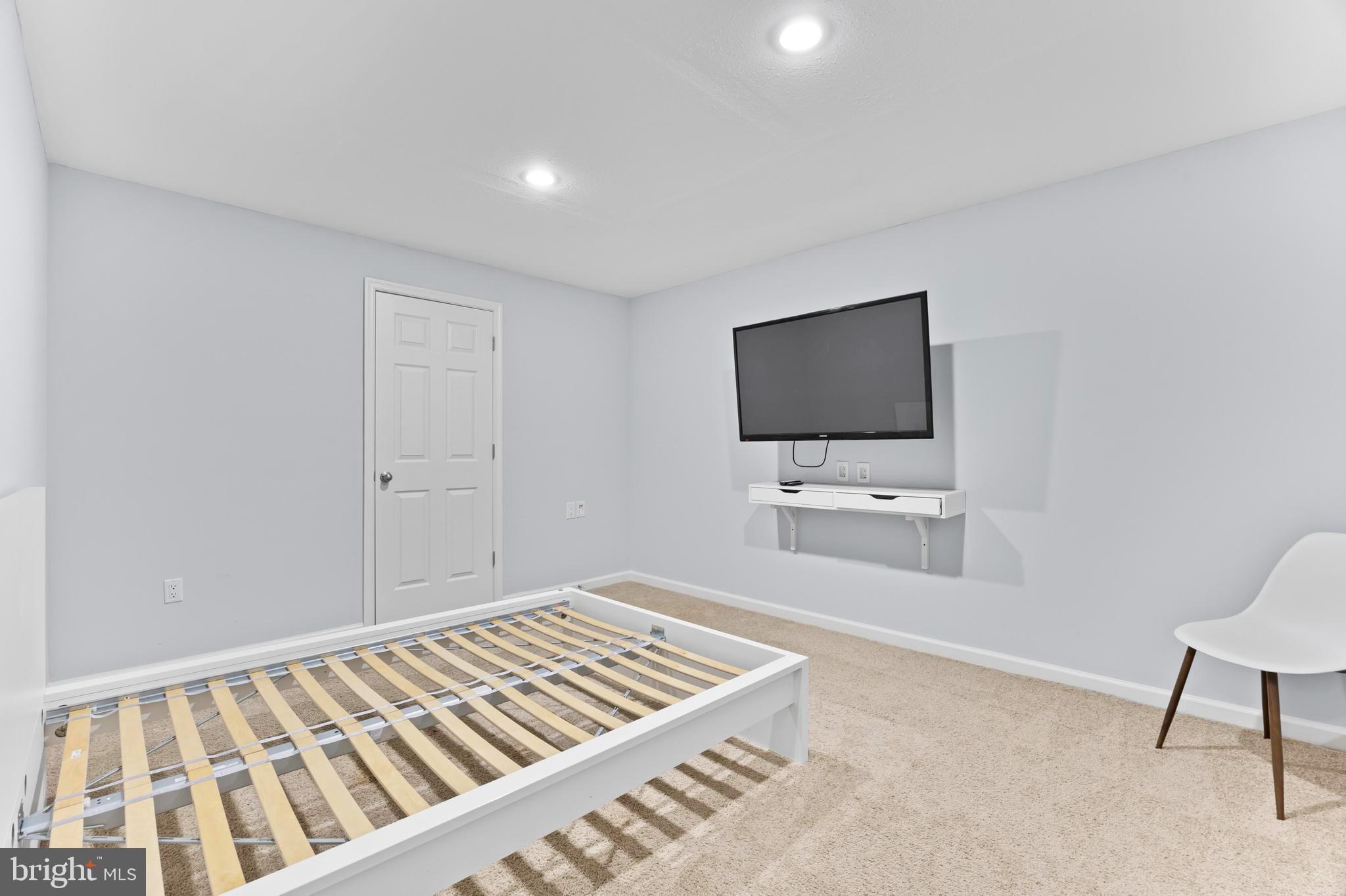 EAGLES POINTE - Residential