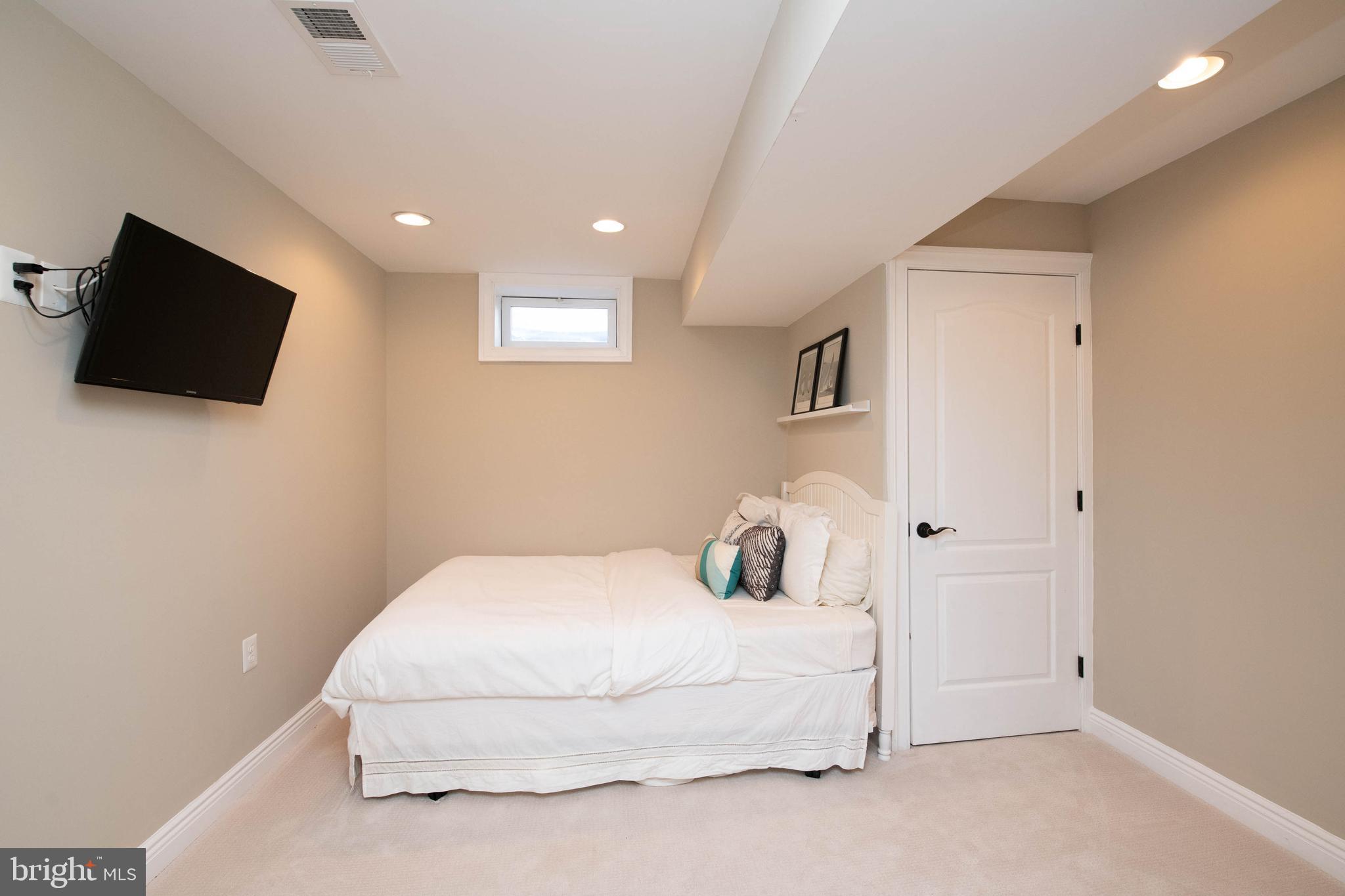 WAVERLY FARM - Residential