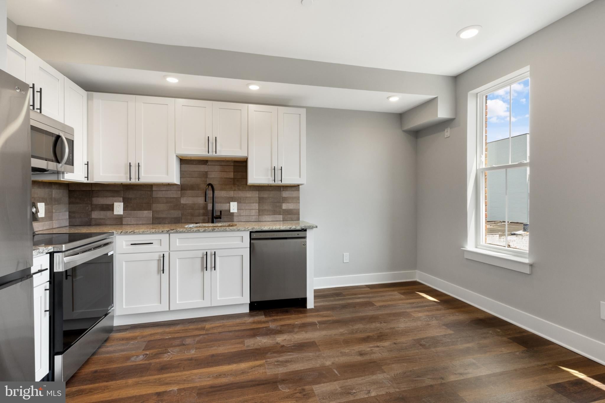 1924 N FRONT STREET 204