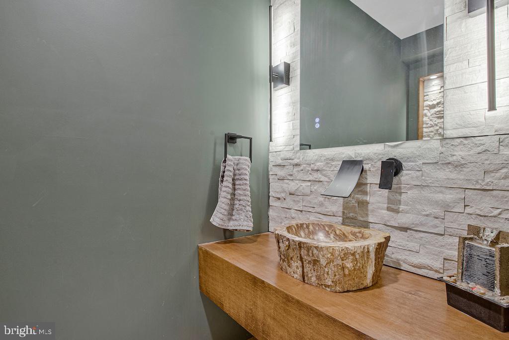 VILLAGE OF OAKLAND MILLS - Residential