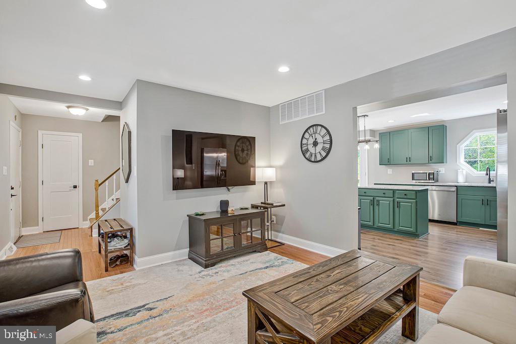 VILLAGE OF OAKLAND MILLS - Residential