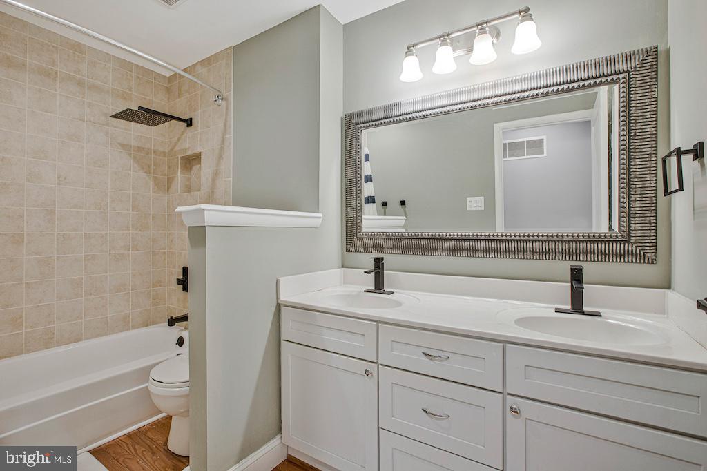 VILLAGE OF OAKLAND MILLS - Residential