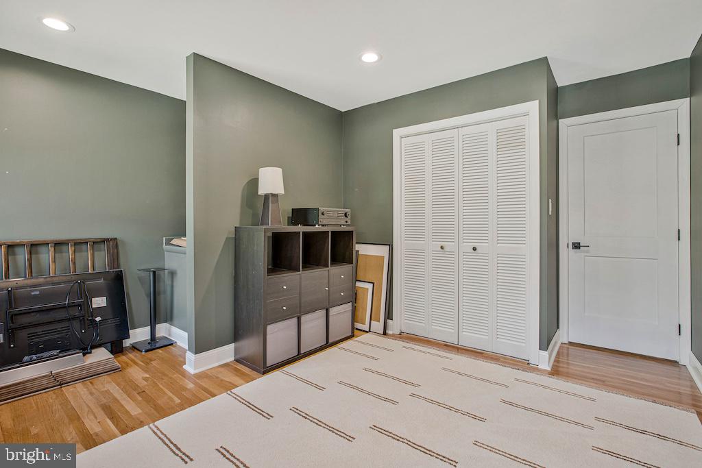 VILLAGE OF OAKLAND MILLS - Residential