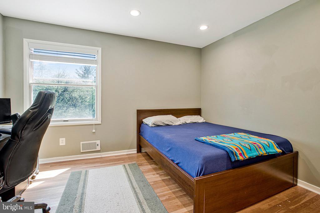 VILLAGE OF OAKLAND MILLS - Residential