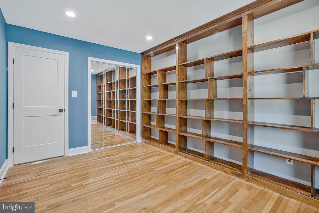 VILLAGE OF OAKLAND MILLS - Residential