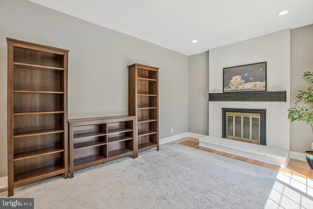 VILLAGE OF OAKLAND MILLS - Residential