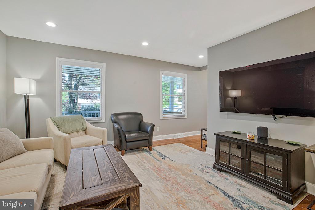 VILLAGE OF OAKLAND MILLS - Residential