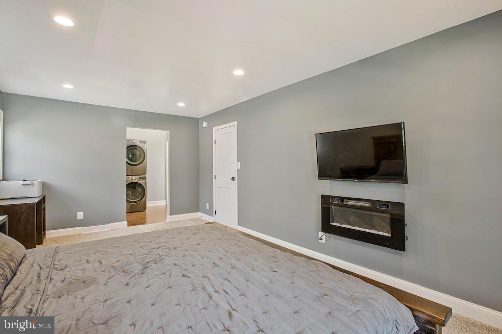 VILLAGE OF OAKLAND MILLS - Residential