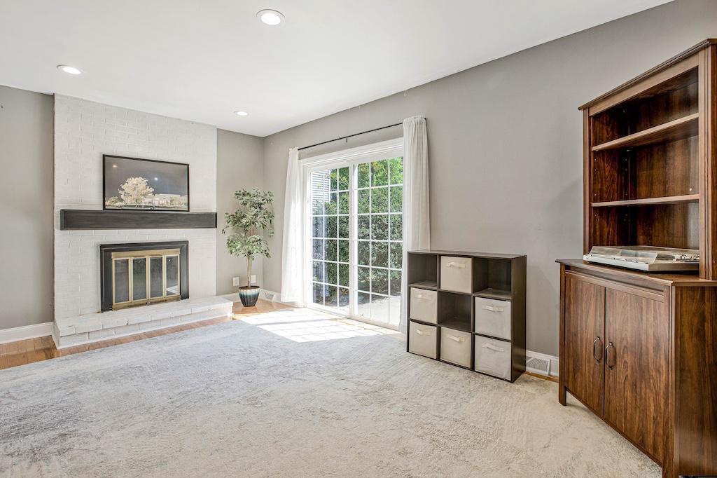 VILLAGE OF OAKLAND MILLS - Residential